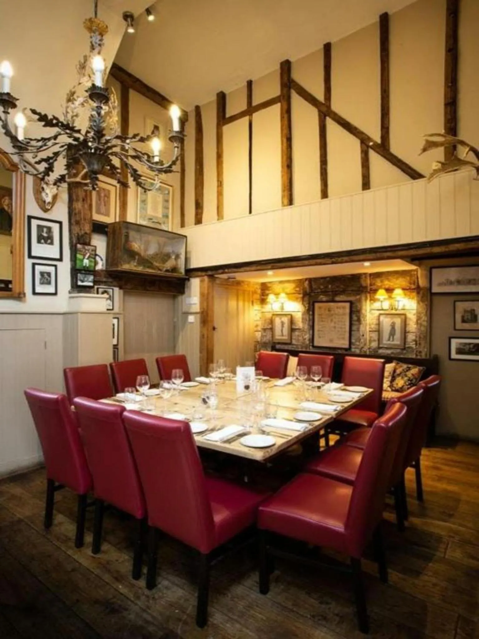 The Dorset Arms Pub & Cottage Rooms