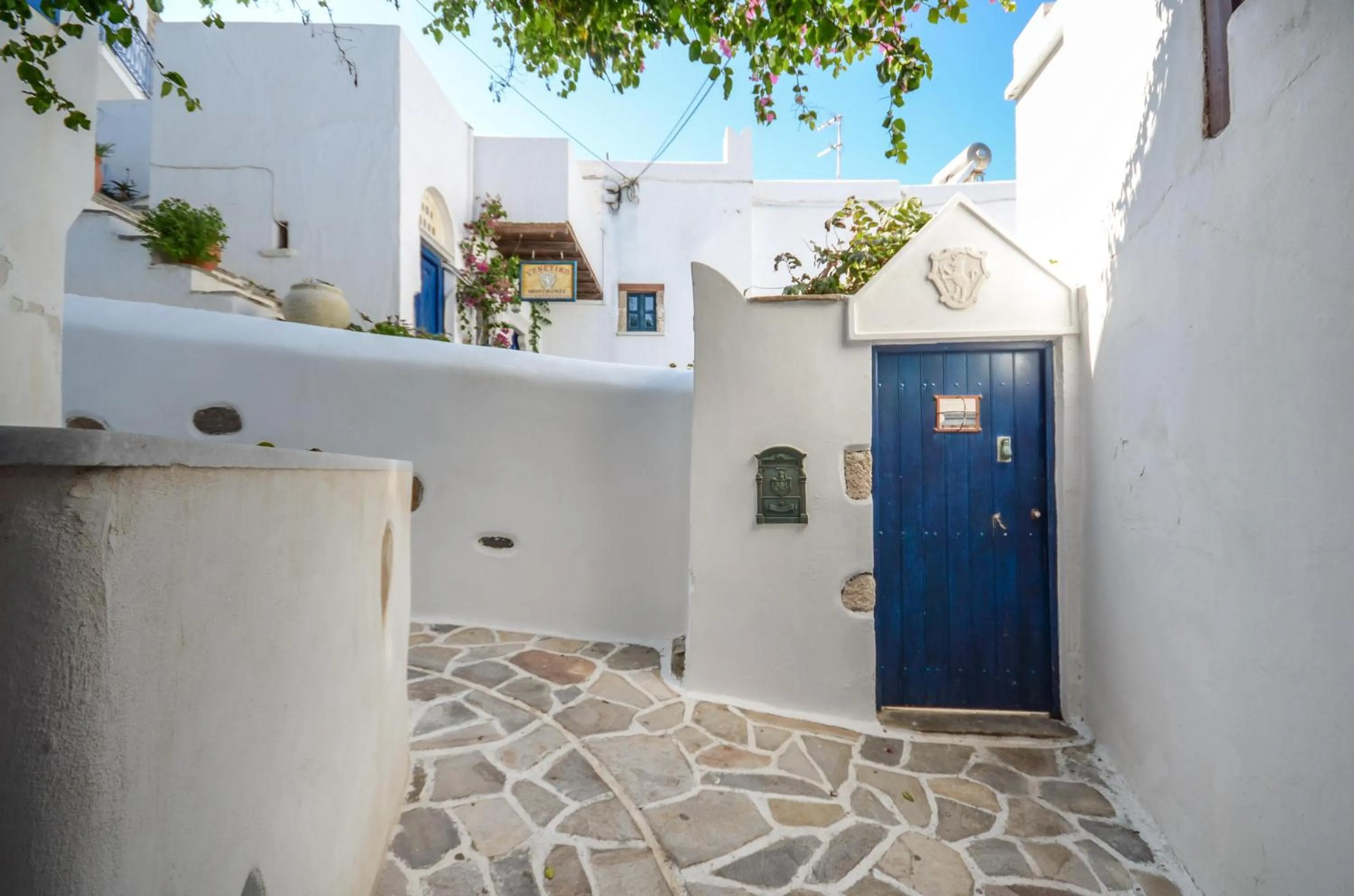 Facade/entrance in Venetiko Apartments