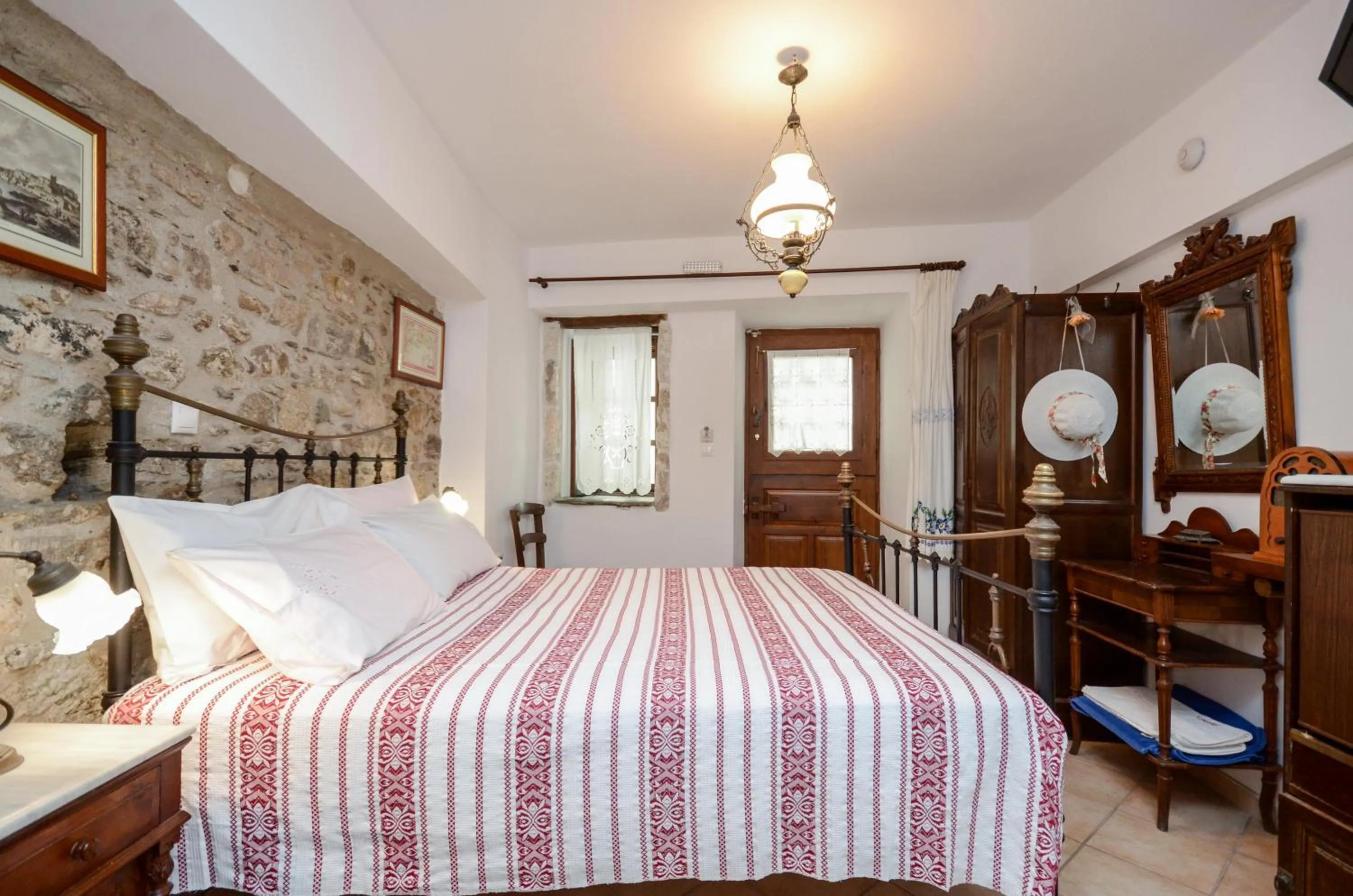 Bedroom, Bed in Venetiko Apartments