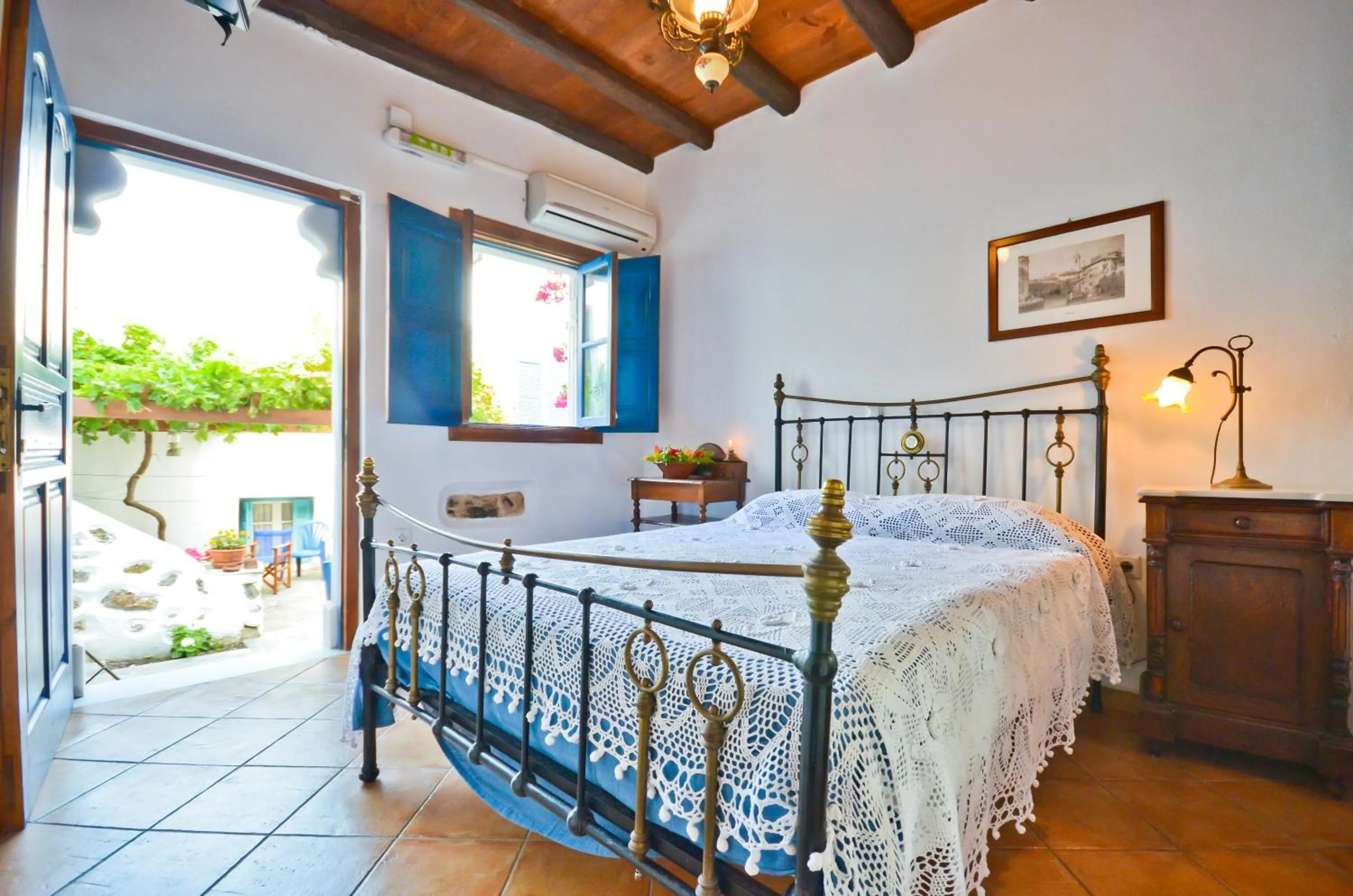 Bed in Venetiko Apartments