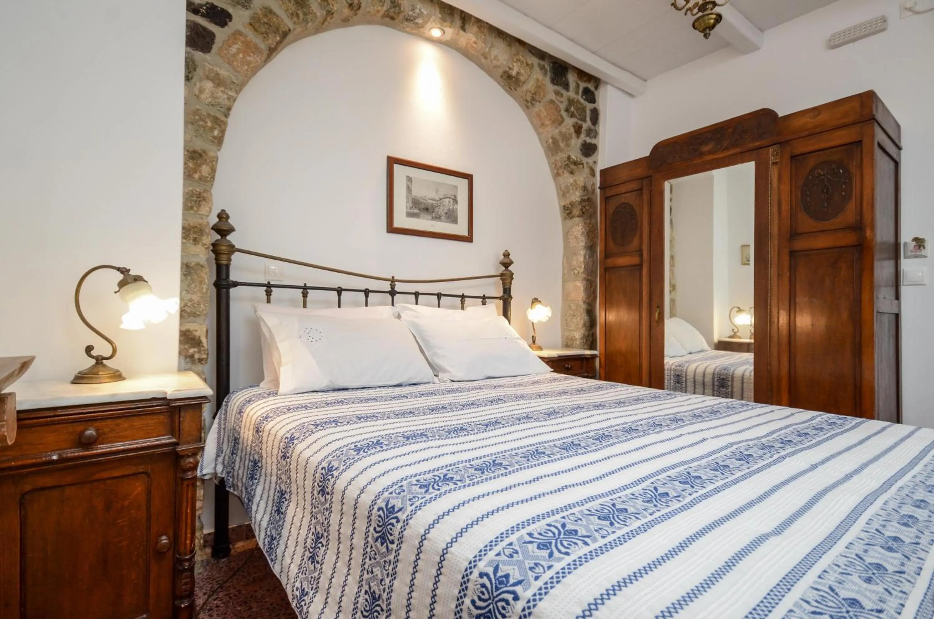 Bed in Venetiko Apartments