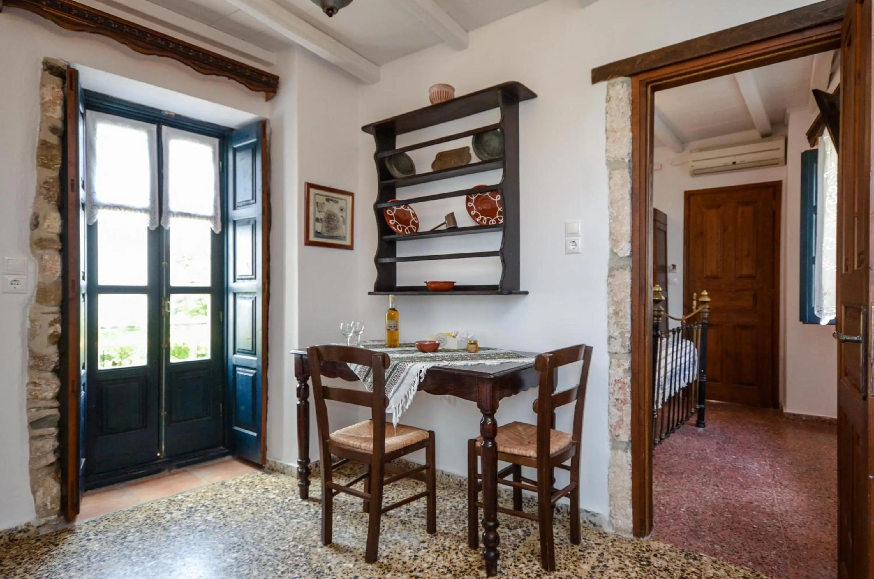 Dining area in Venetiko Apartments