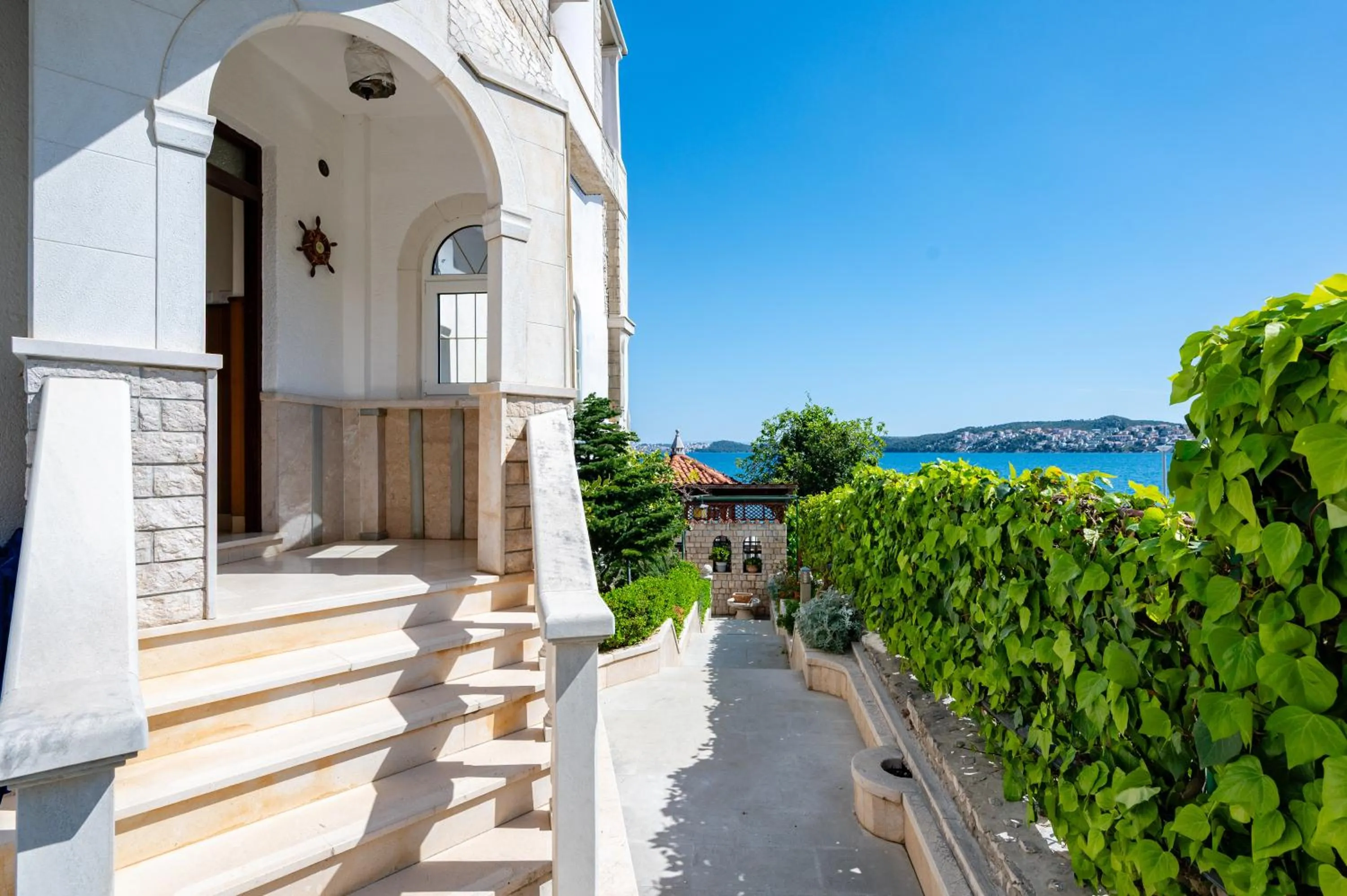 Facade/entrance in Villa Segetski dvori - Tradition since 1964