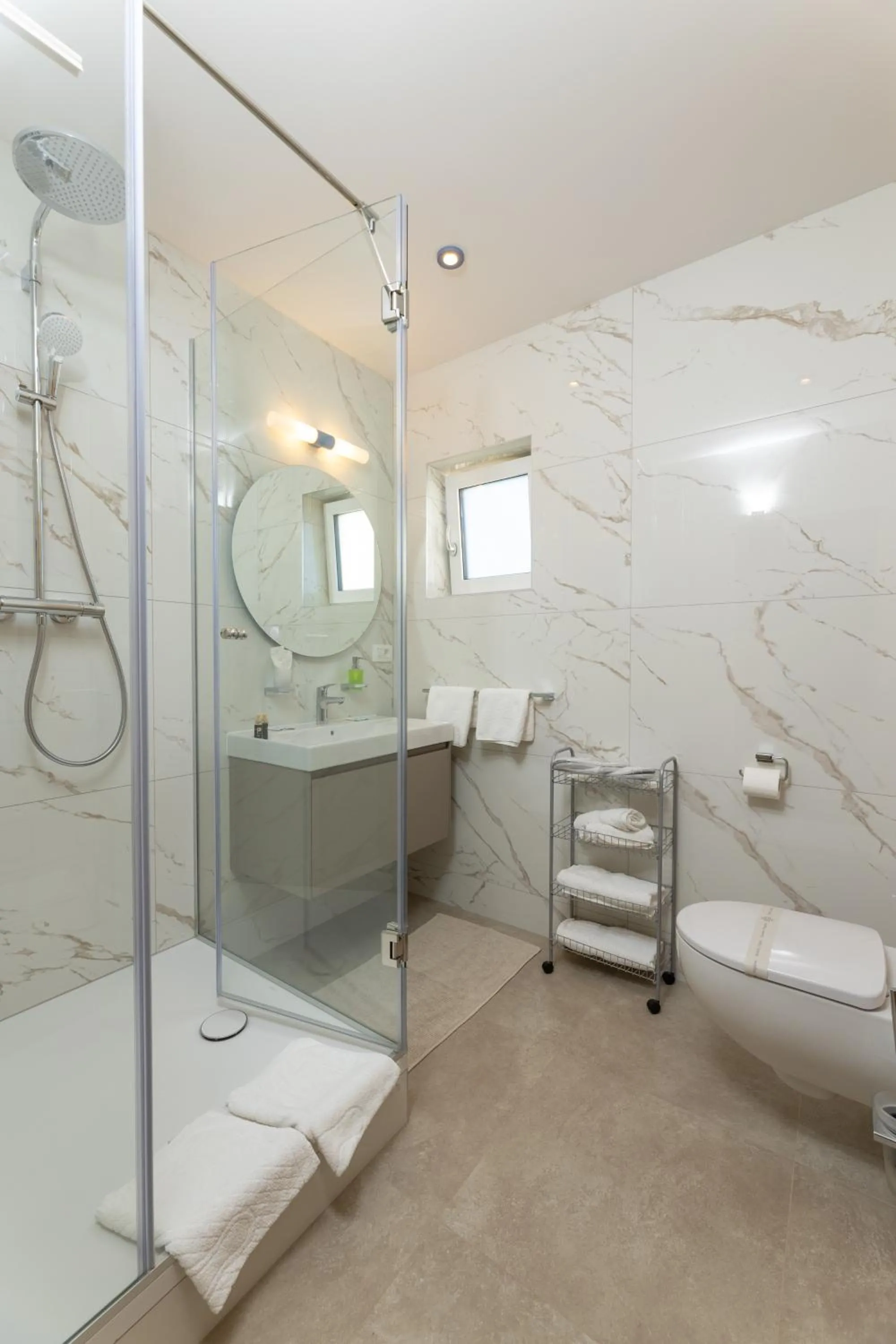 Shower in Villa Segetski dvori - Tradition since 1964