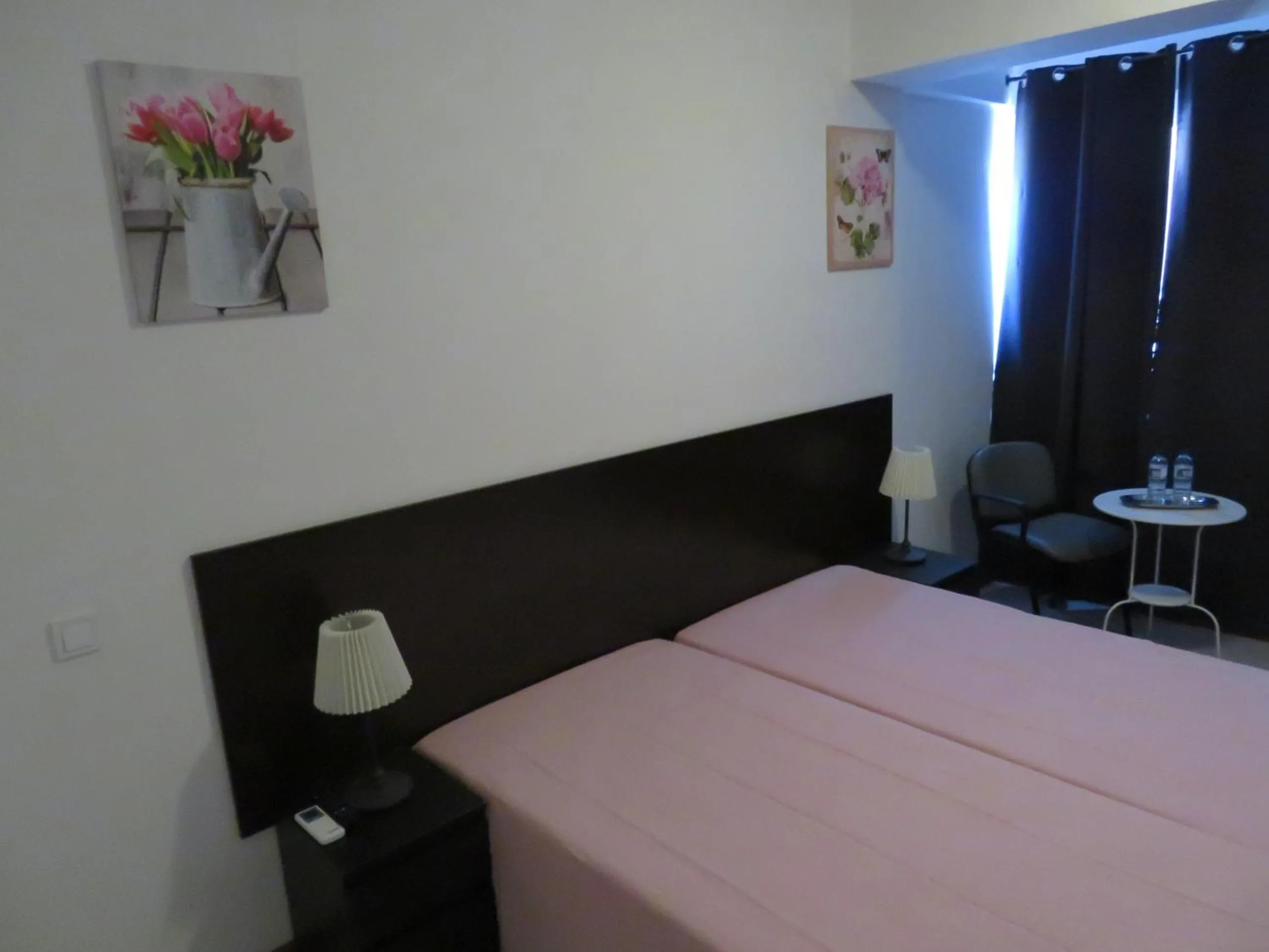 Photo of the whole room, Bed in A Ponte Marques de Pombal