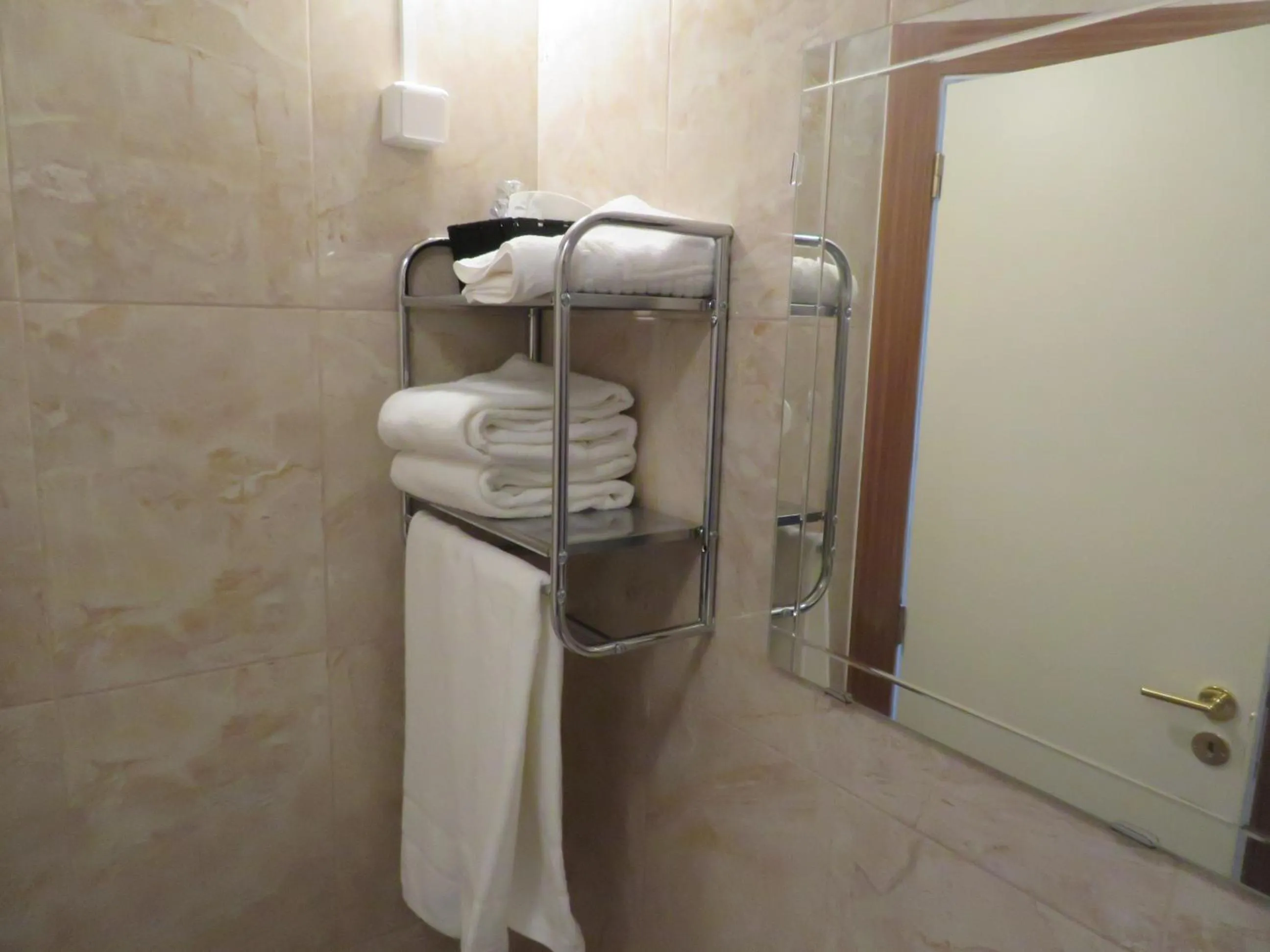 Shower in A Ponte Marques de Pombal