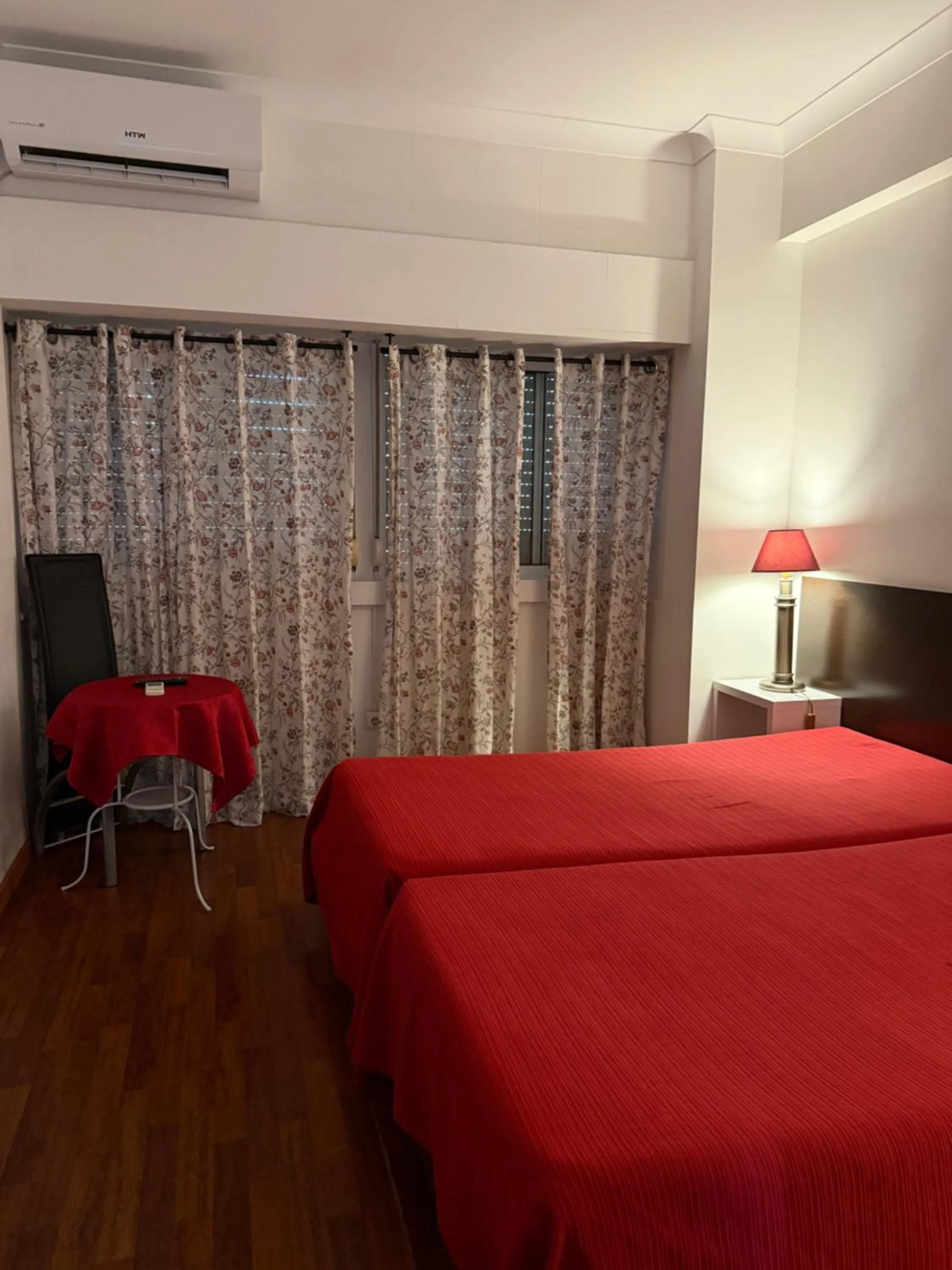 Photo of the whole room, Bed in A Ponte Marques de Pombal