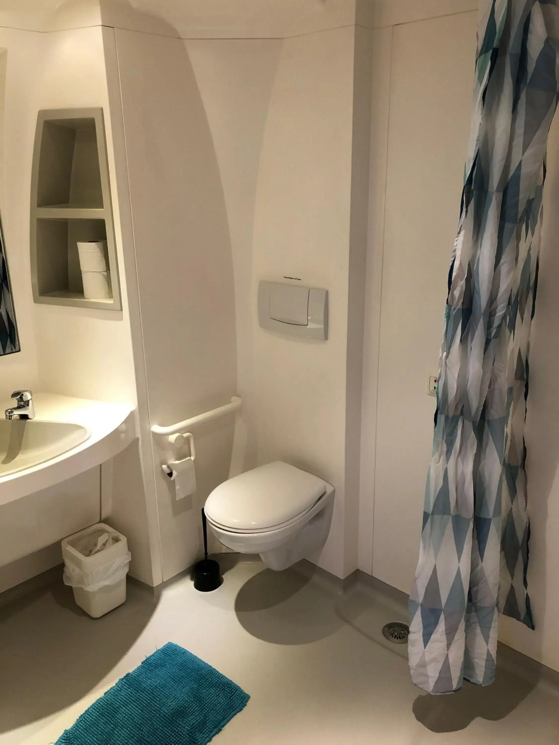 Single Room with Shared Bathroom in STF Jumbo Stay Stockholm Single Room with Shared Bathroom in STF Jumbo Stay Stockholm