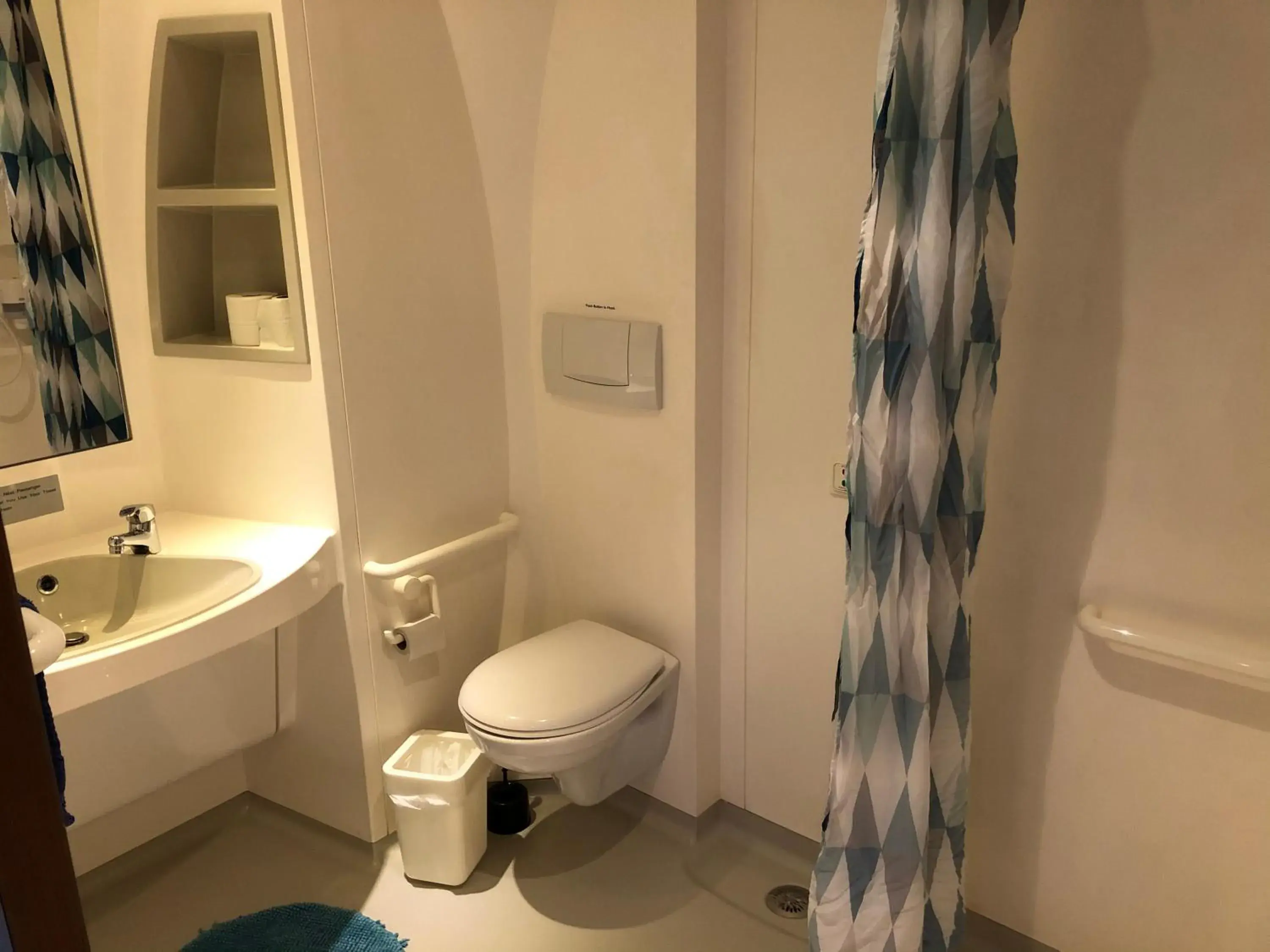 Twin Room with Shared Bathroom in STF Jumbo Stay Stockholm Twin Room with Shared Bathroom in STF Jumbo Stay Stockholm