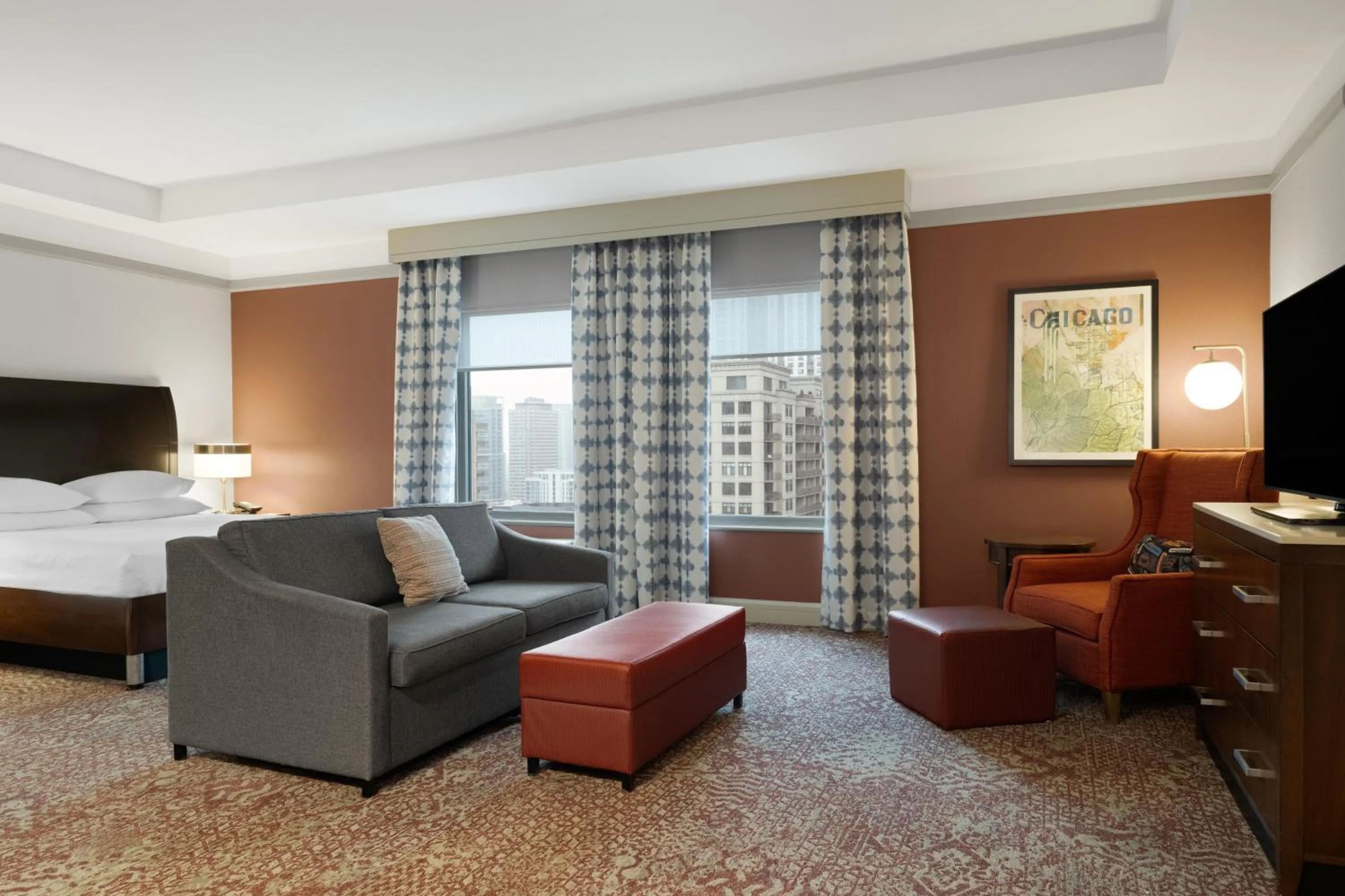 Living room, Bed in Hilton Garden Inn Chicago Downtown/Magnificent Mile