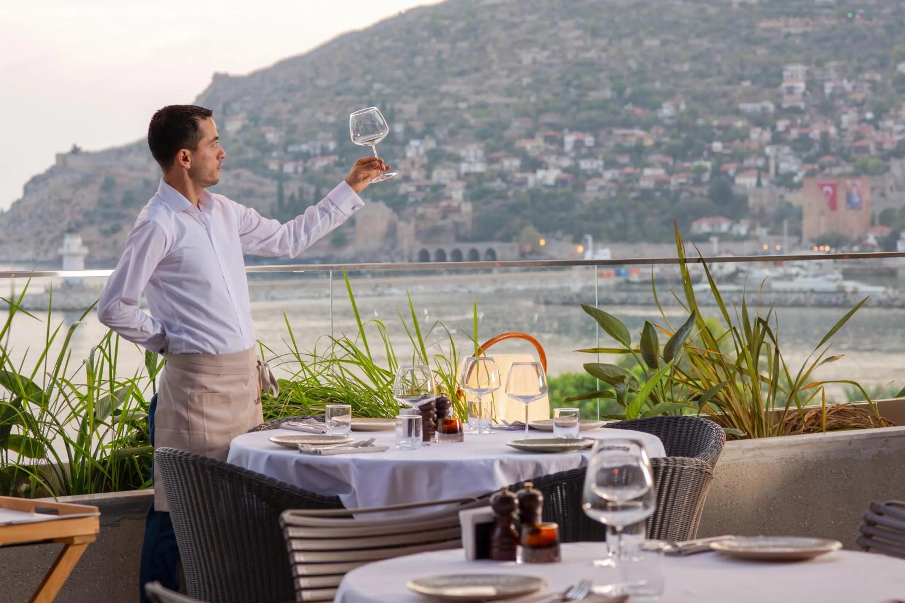 Restaurant/places to eat in Büyük Hotel