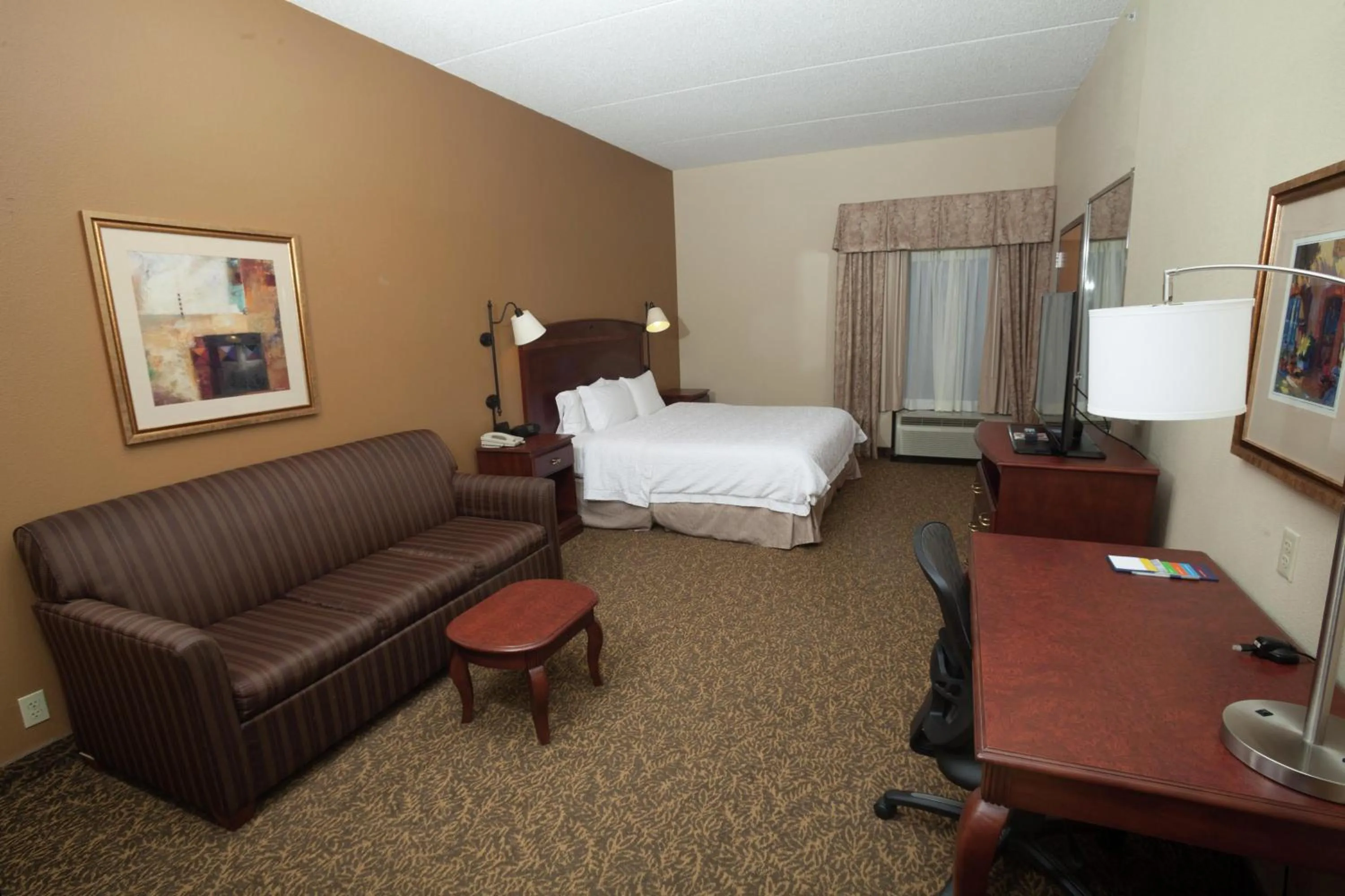 Bedroom, Bed in Hampton Inn Oneonta