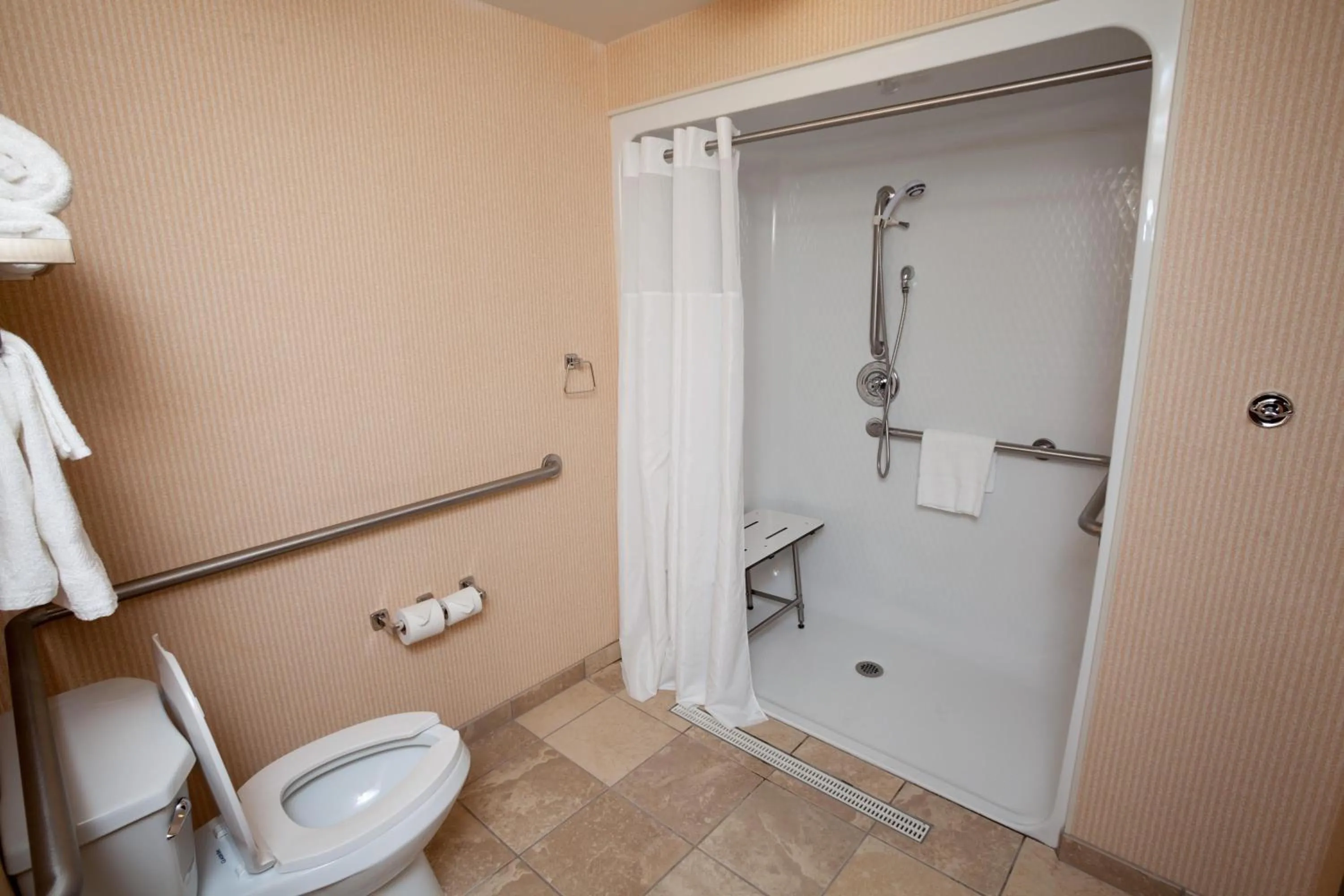 Bathroom in Hampton Inn Oneonta