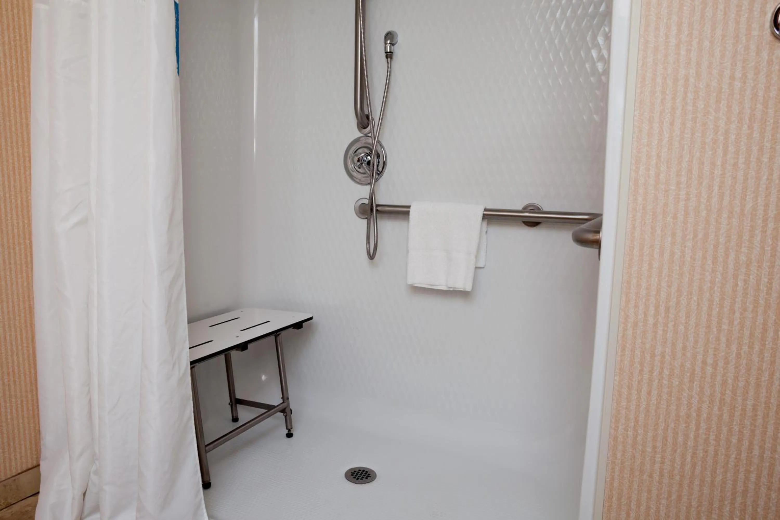 Bathroom in Hampton Inn Oneonta