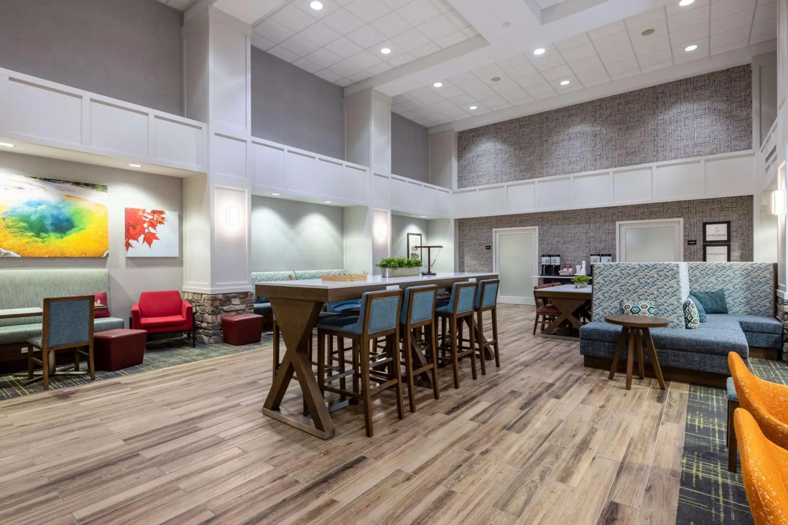 Breakfast in Newly Renovated-Hampton Inn & Suites Casper Breakfast in Newly Renovated-Hampton Inn & Suites Casper