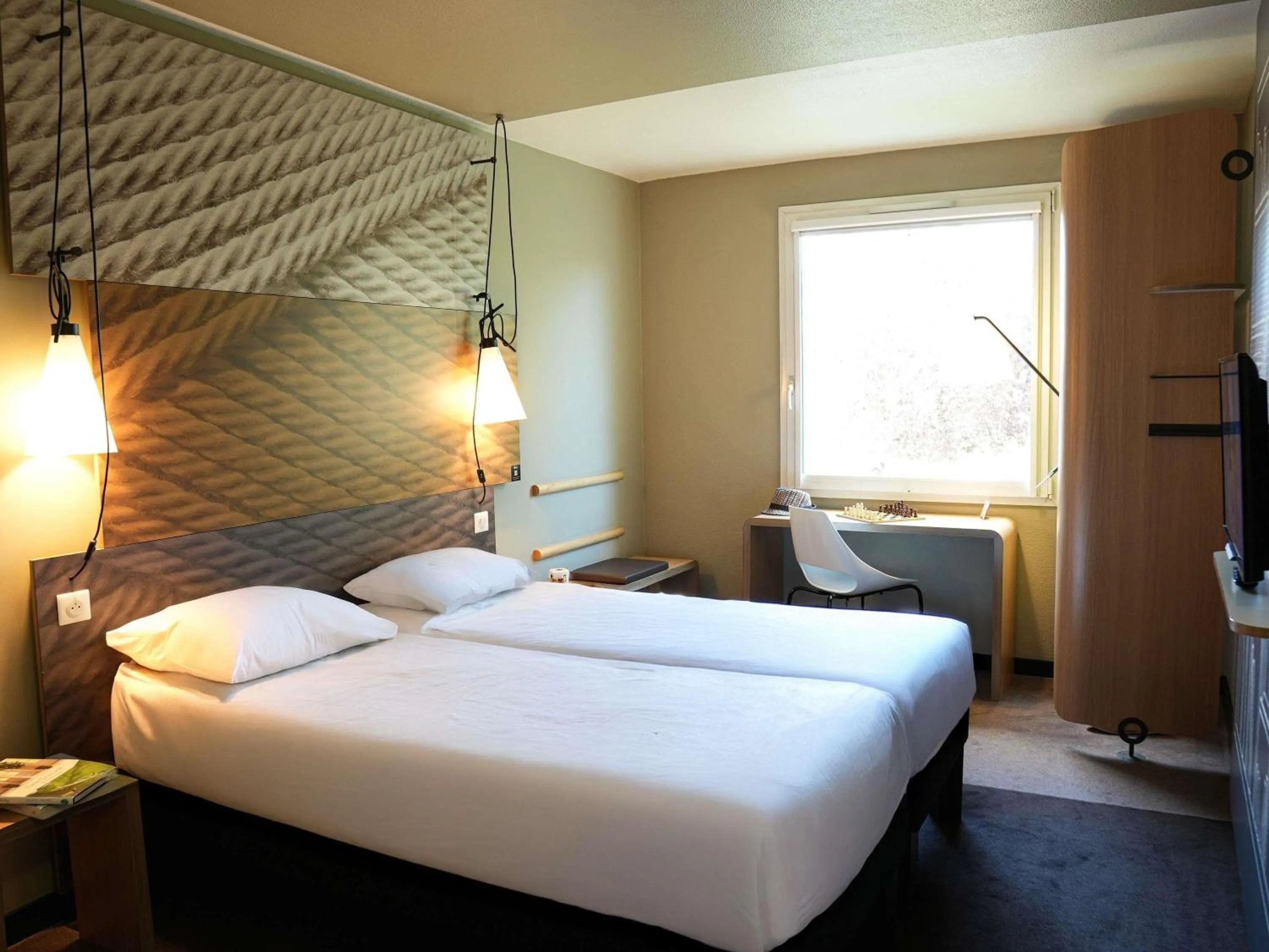 Bedroom, Bed in ibis Caen Porte De Bretagne