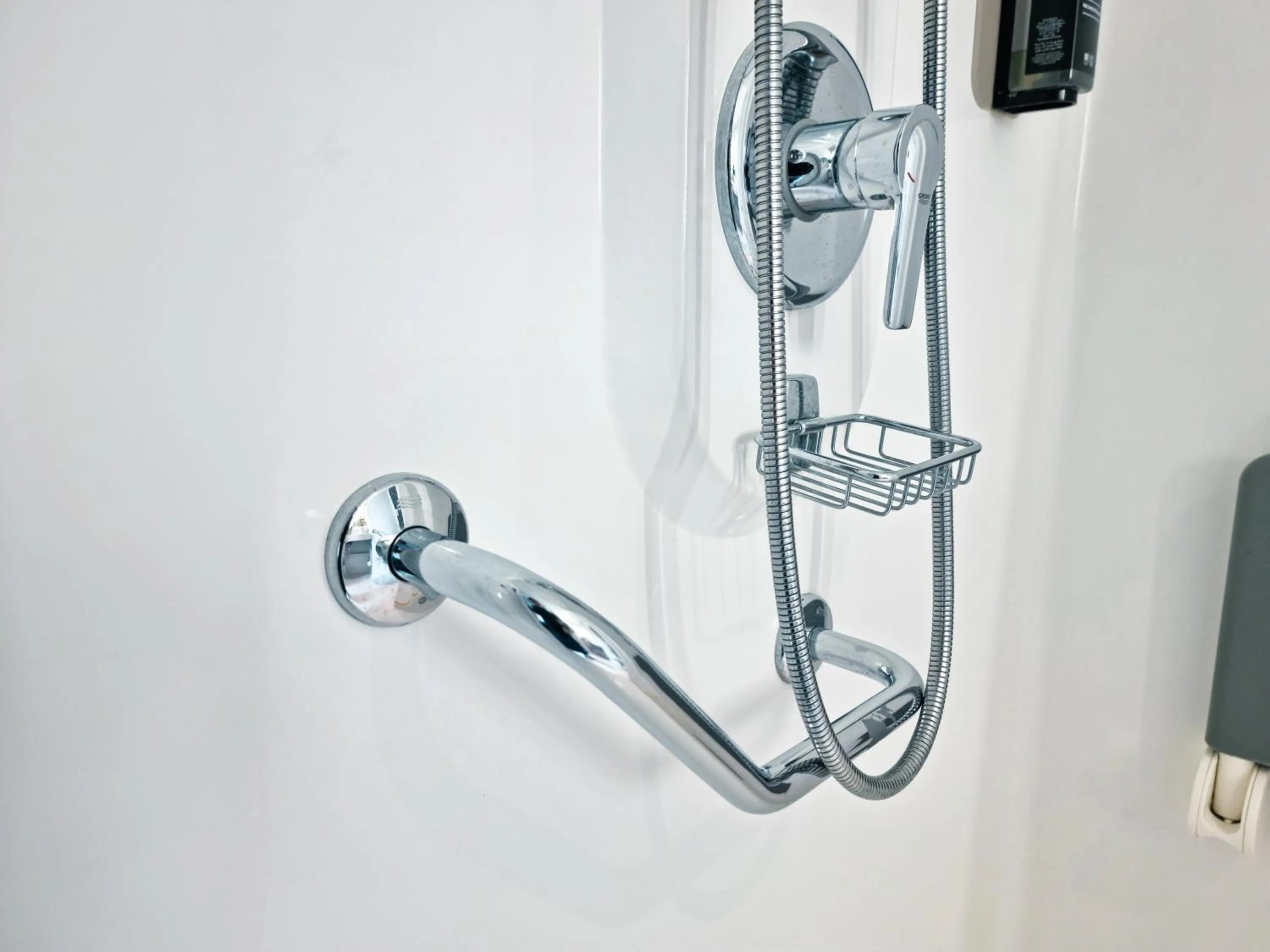 Shower in ibis Caen Porte De Bretagne