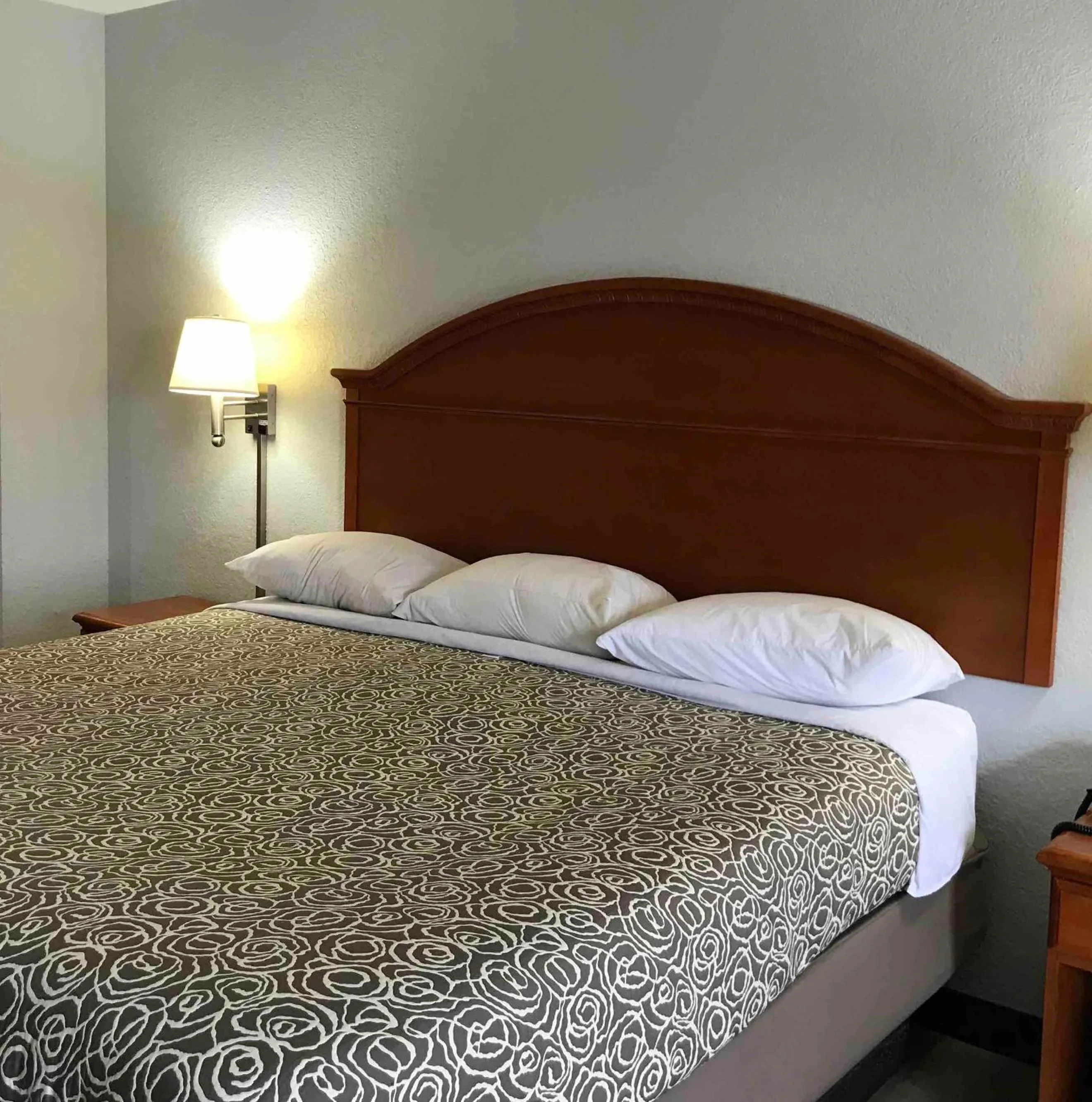 Pets in Walnut Inn - Checotah