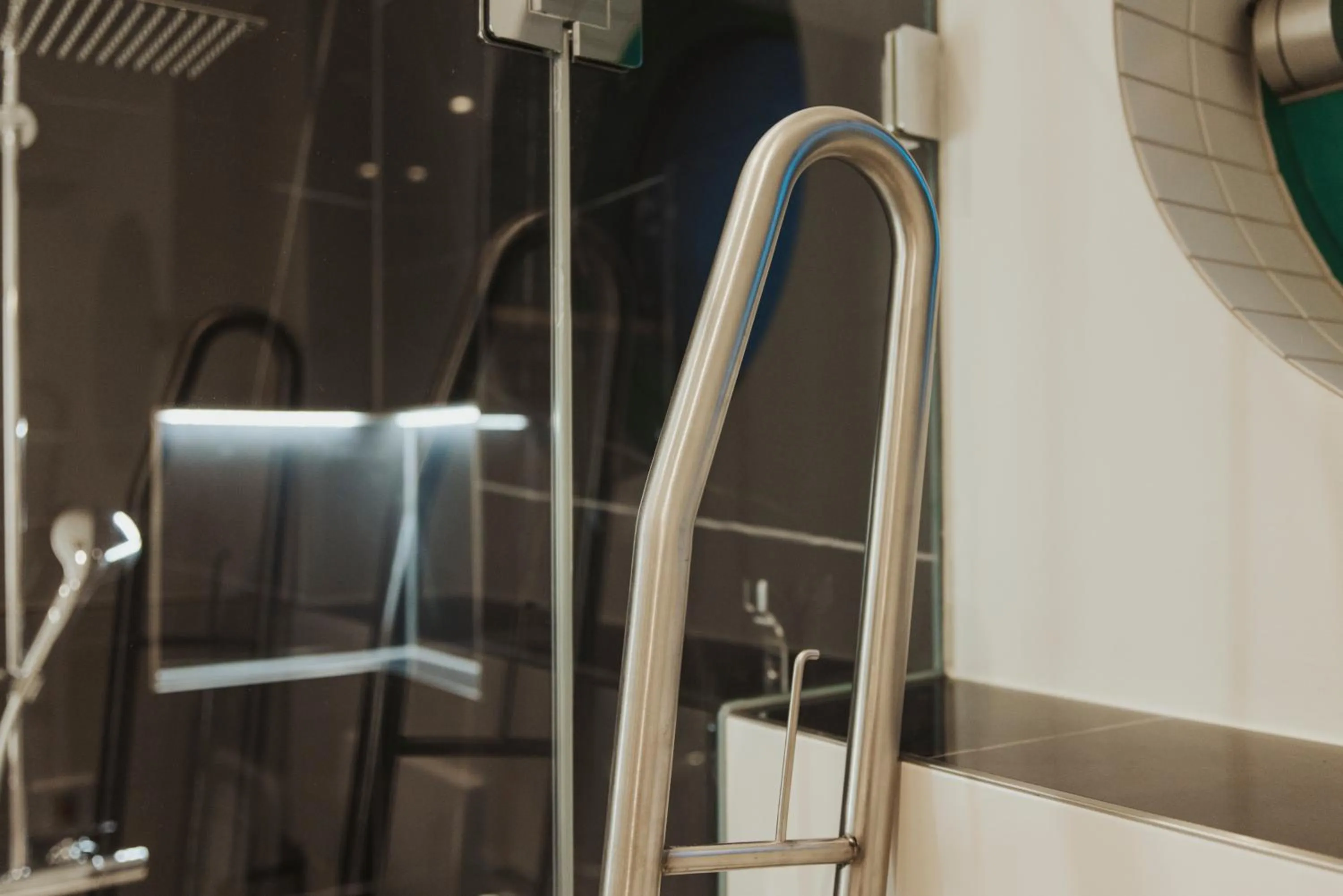 Bathroom in Parkhotel IV Jahreszeiten Kühlungsborn