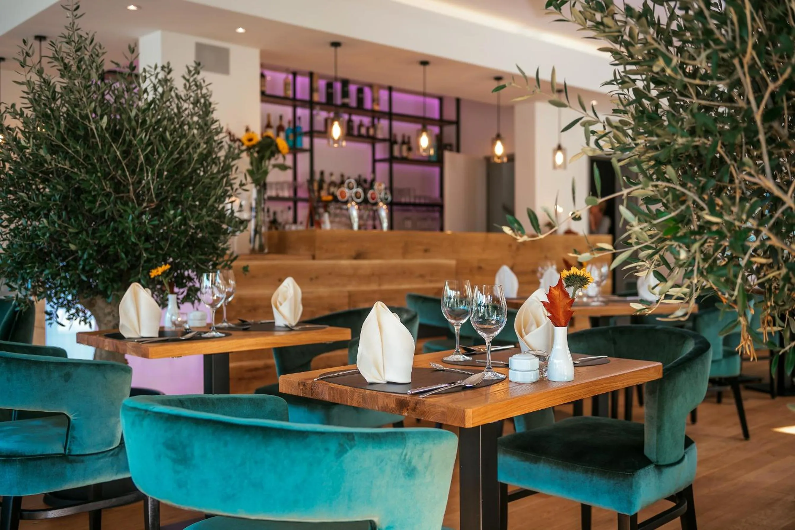 Restaurant/places to eat in Hotel Edison