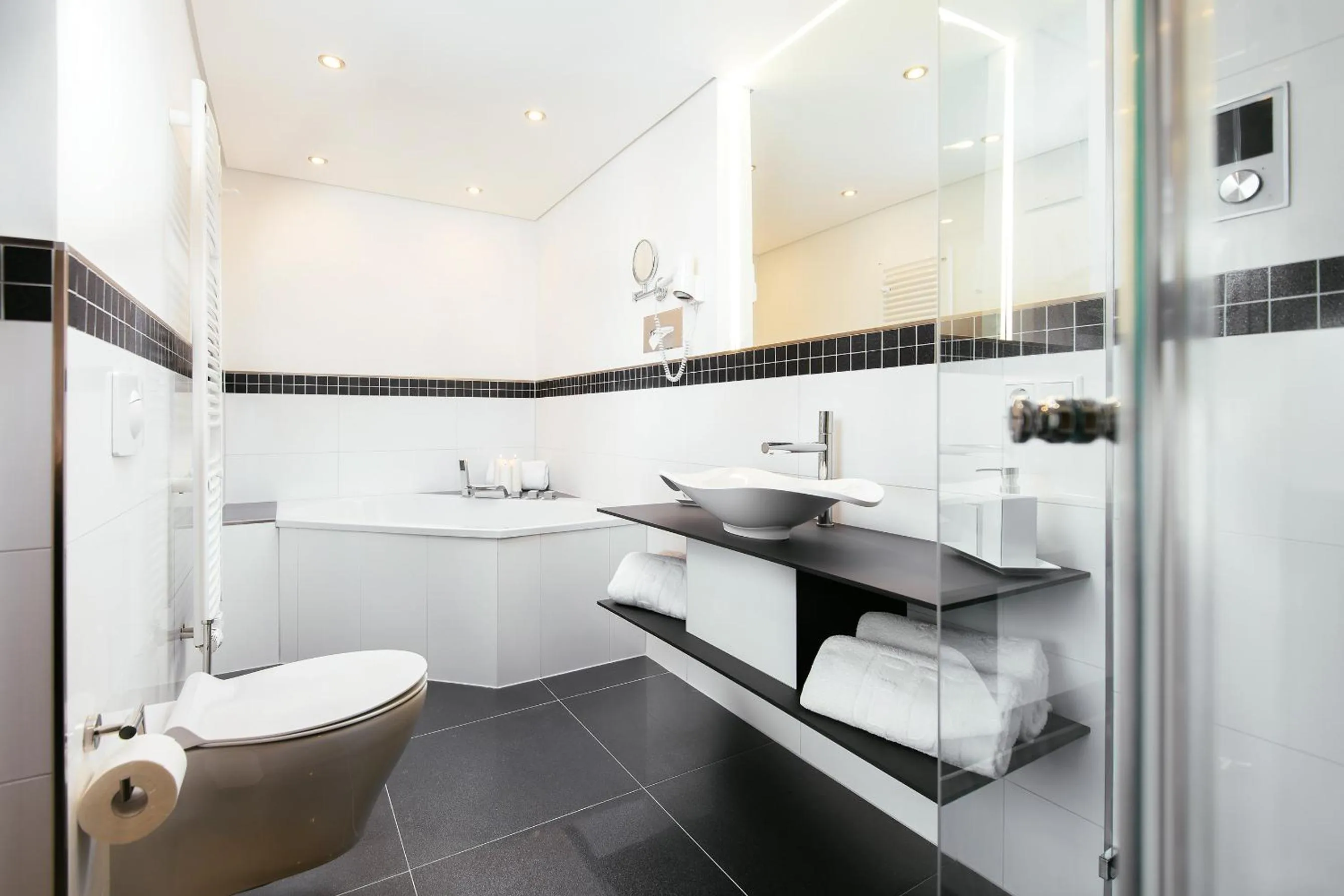 Bathroom in Hotel Edison