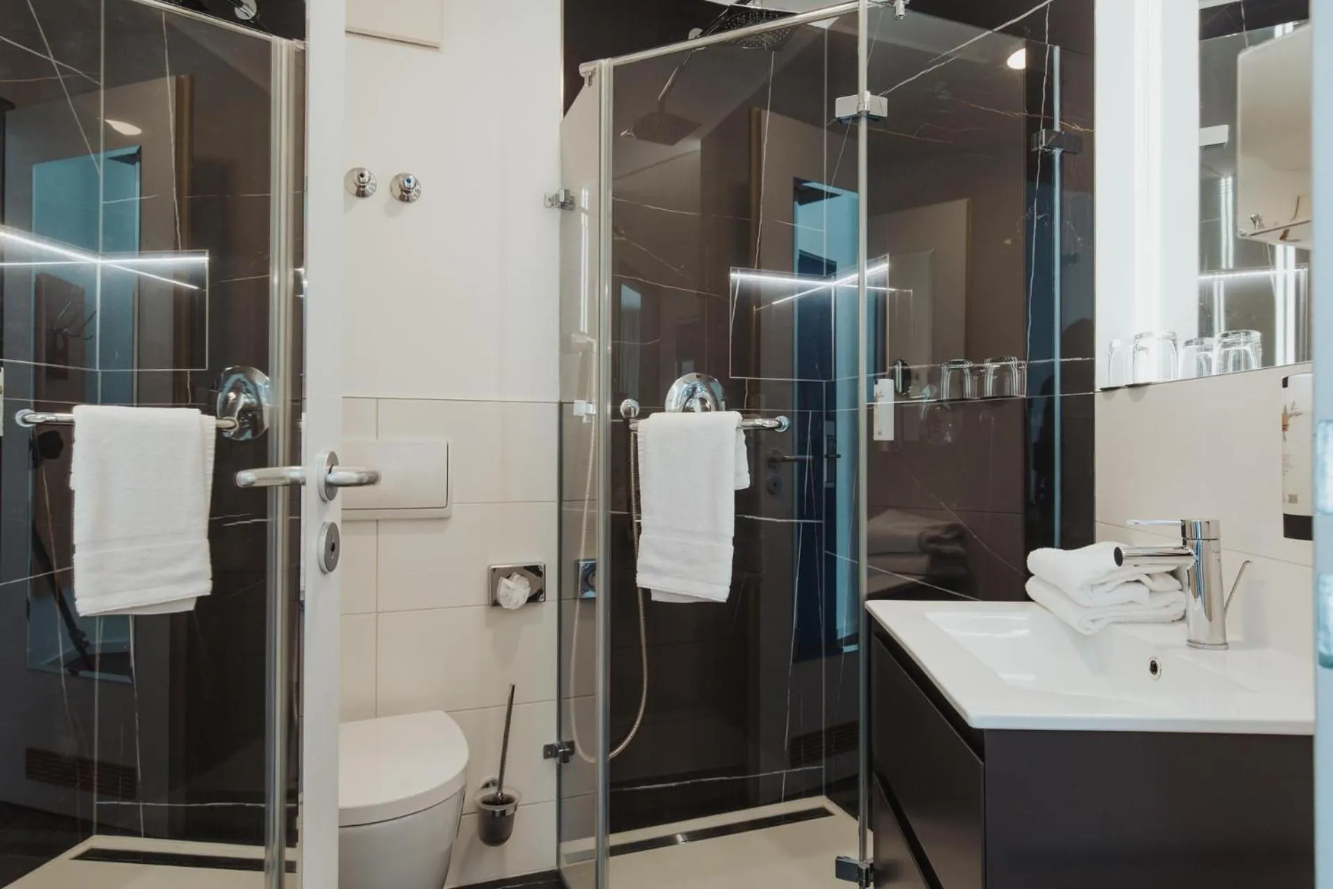 Shower in Parkhotel IV Jahreszeiten Kühlungsborn