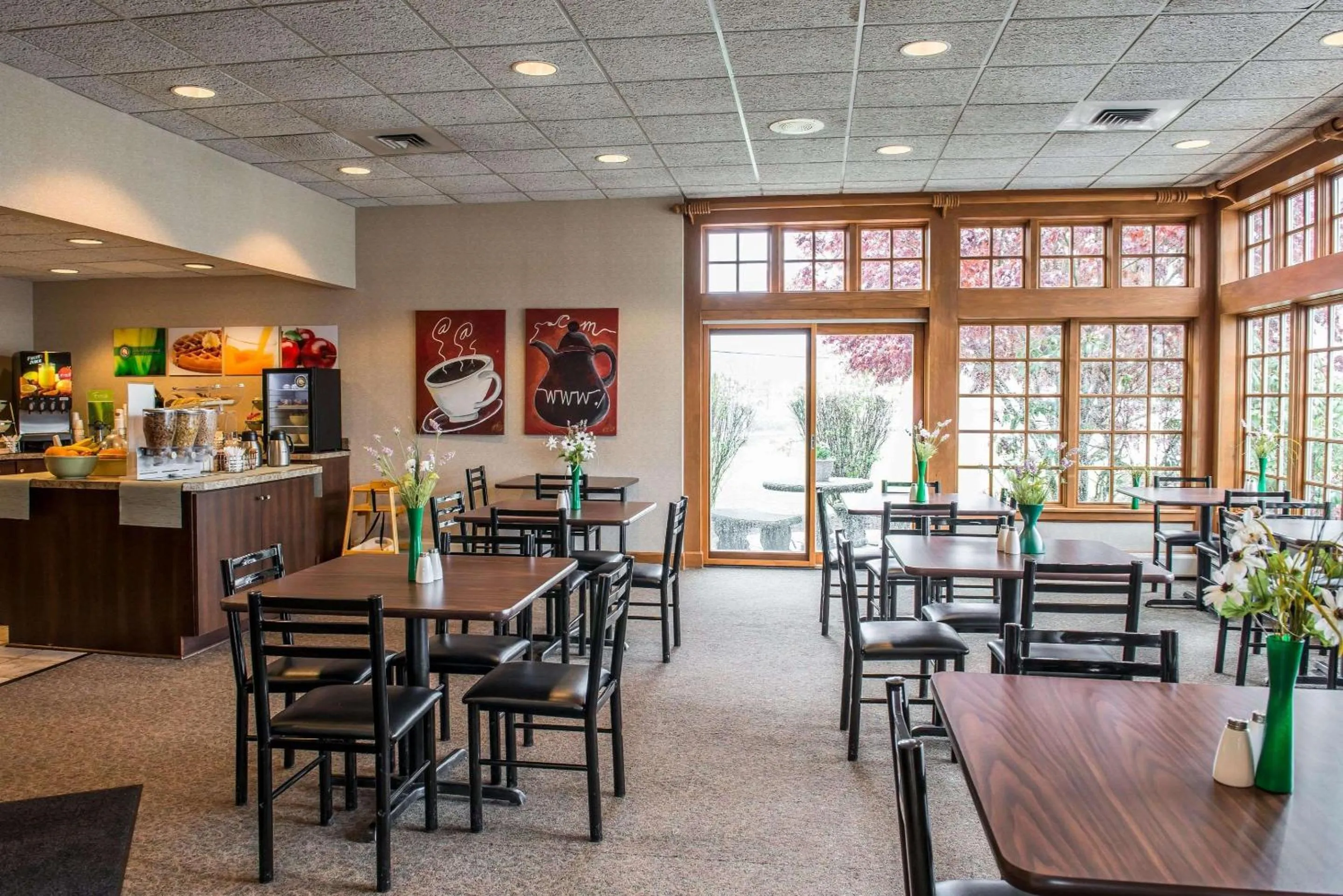 Restaurant/places to eat in Quality Inn Pittsburgh Airport