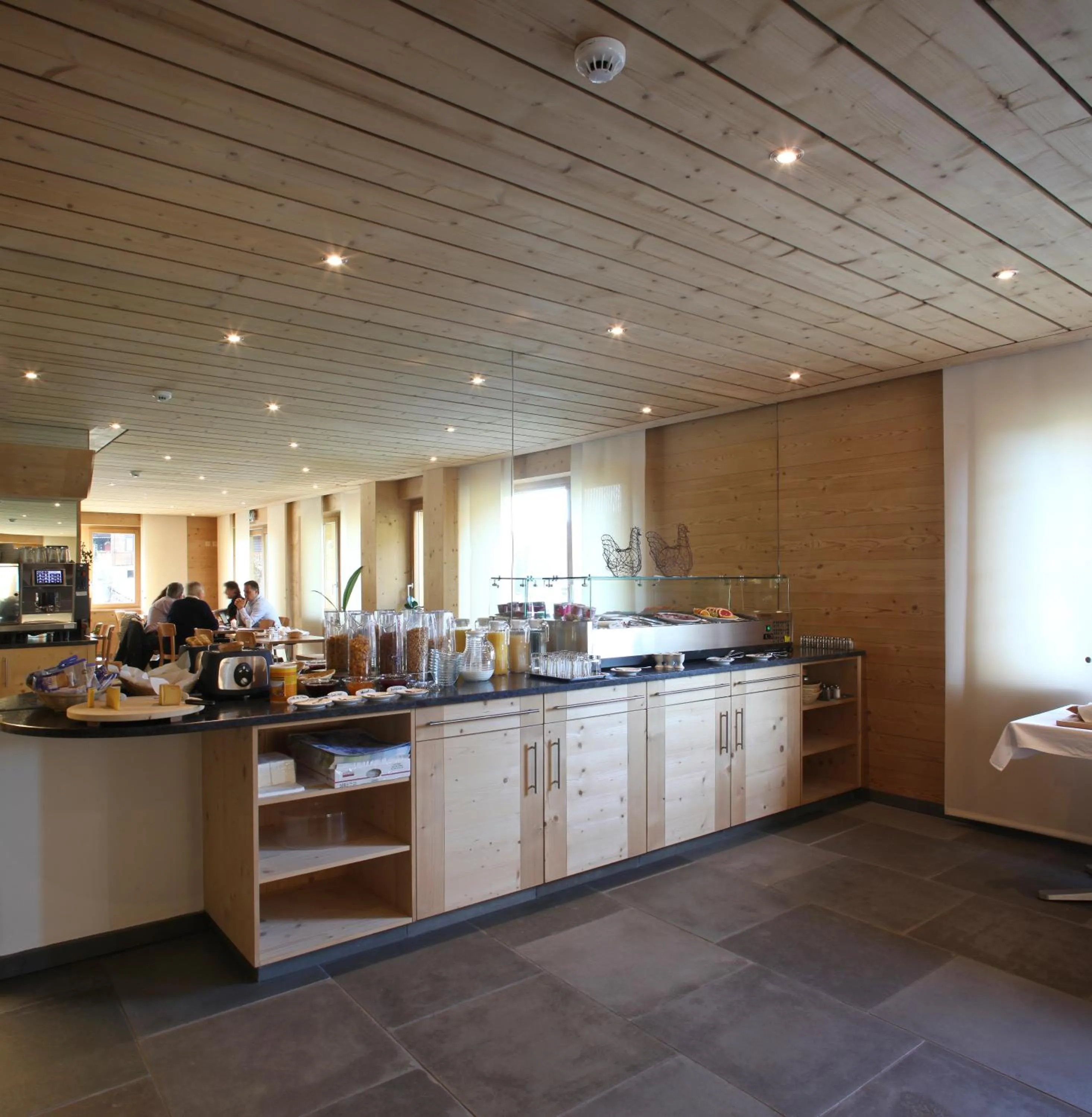 Restaurant/places to eat in Helvetia hotel