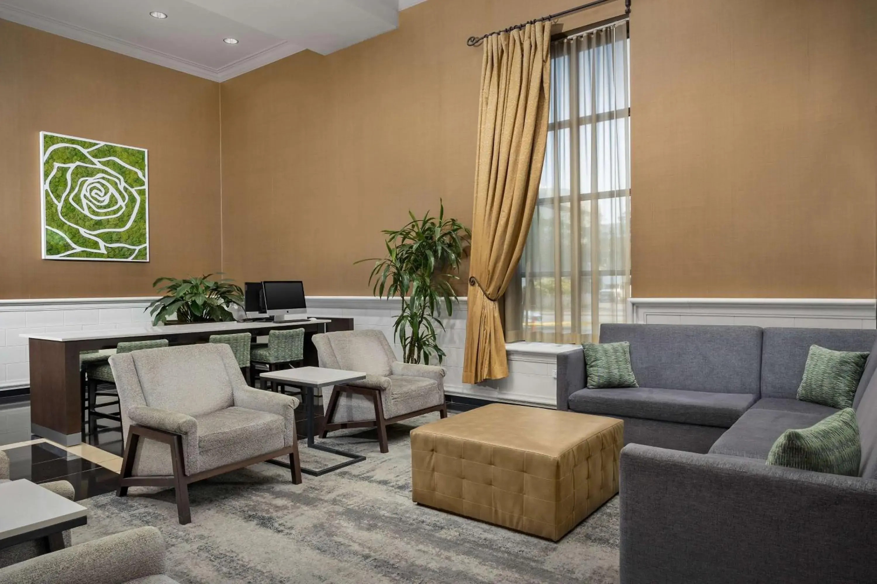 Lobby or reception in DoubleTree by Hilton Chicago O'Hare Airport-Rosemont Lobby or reception in DoubleTree by Hilton Chicago O'Hare Airport-Rosemont