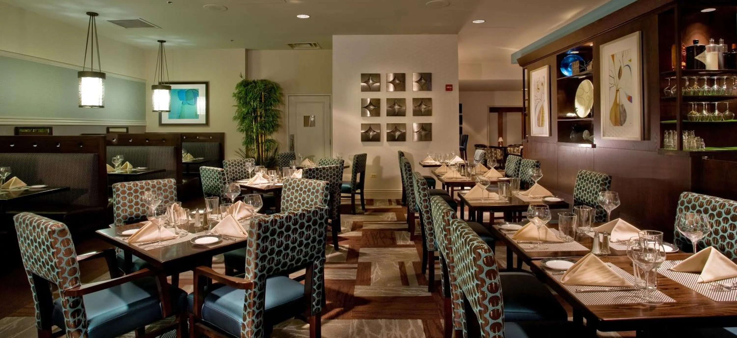 Restaurant/places to eat in DoubleTree by Hilton Chicago O'Hare Airport-Rosemont