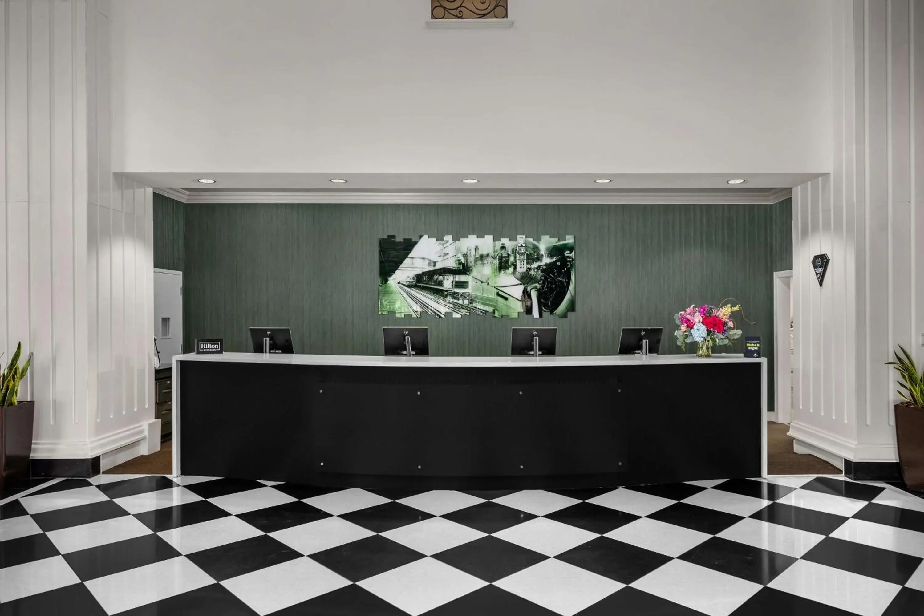 Lobby or reception in DoubleTree by Hilton Chicago O'Hare Airport-Rosemont Lobby or reception in DoubleTree by Hilton Chicago O'Hare Airport-Rosemont