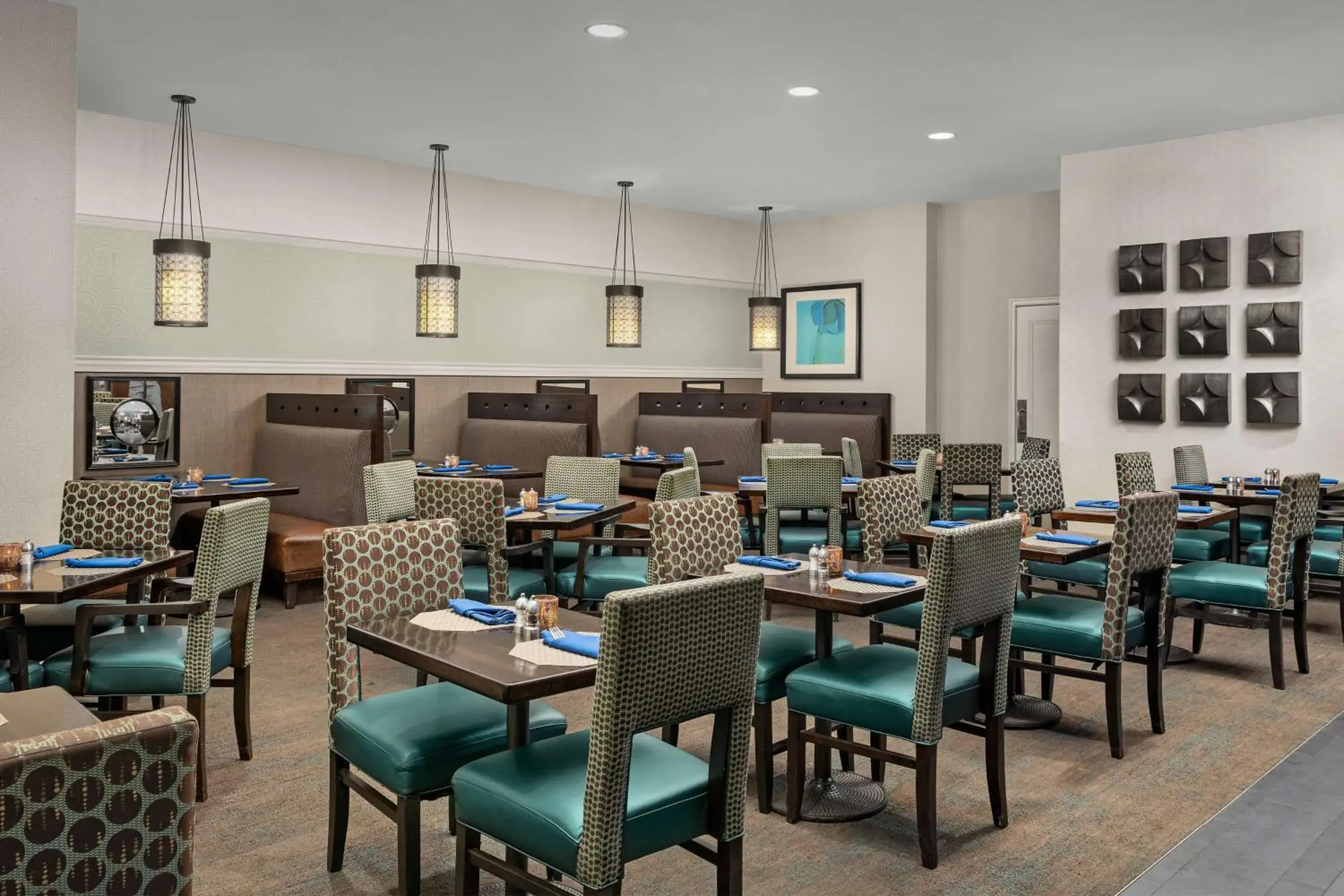 Restaurant/places to eat in DoubleTree by Hilton Chicago O'Hare Airport-Rosemont Restaurant/places to eat in DoubleTree by Hilton Chicago O'Hare Airport-Rosemont