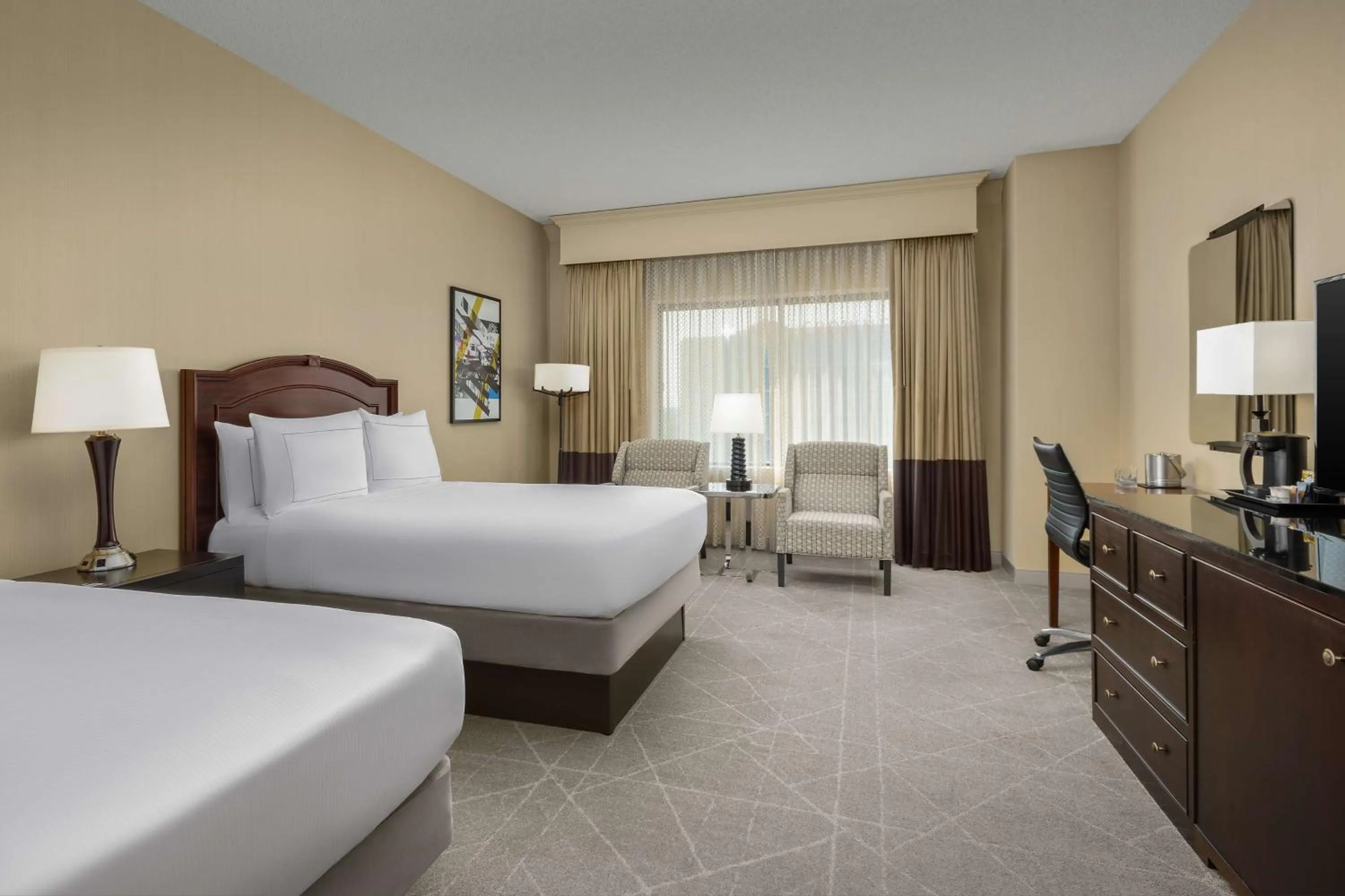 Bed in DoubleTree by Hilton Chicago O'Hare Airport-Rosemont