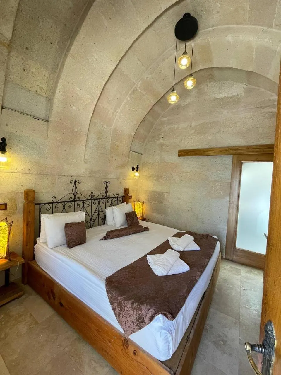 Bedroom, Bed in Roma Cave Suite