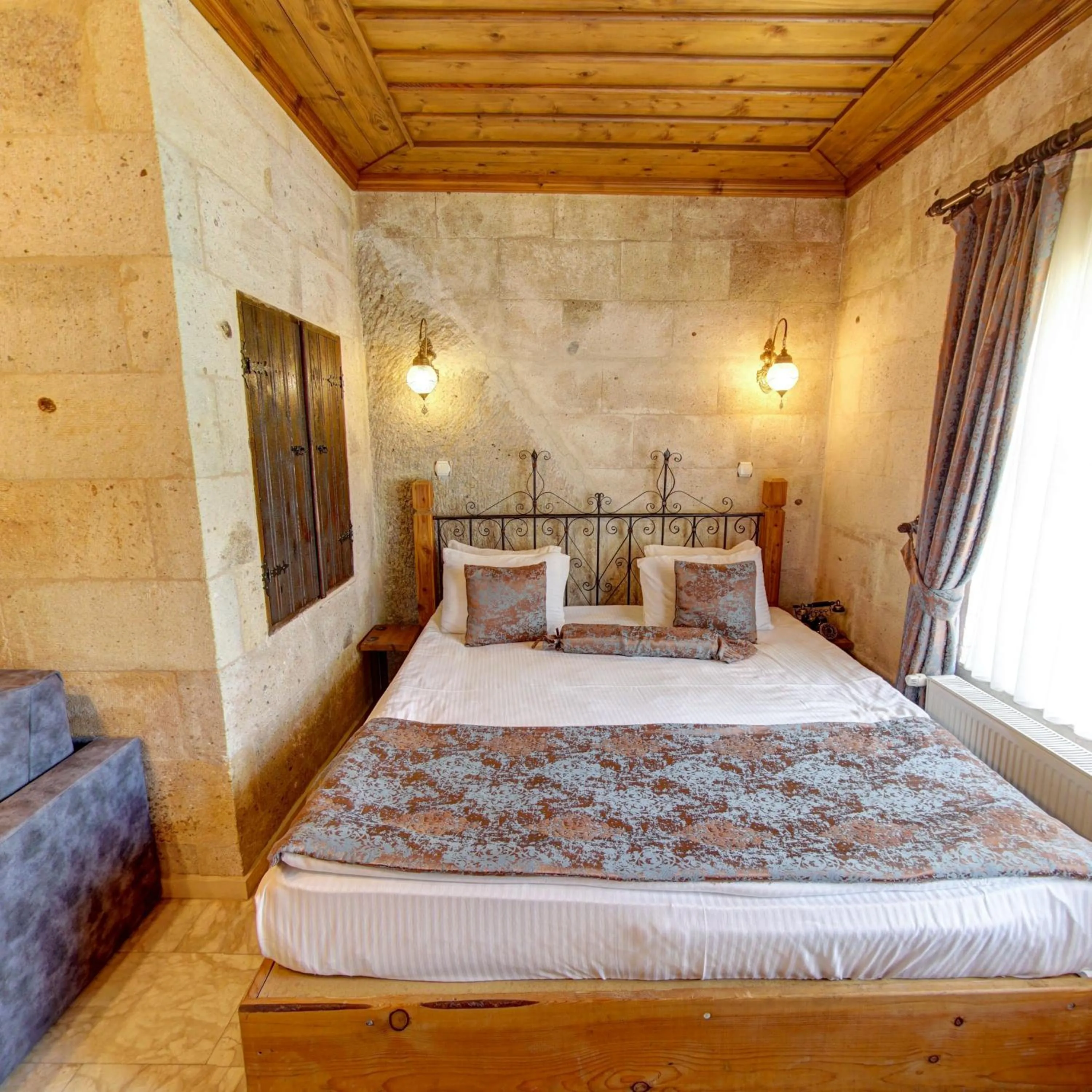 Bed in Roma Cave Suite