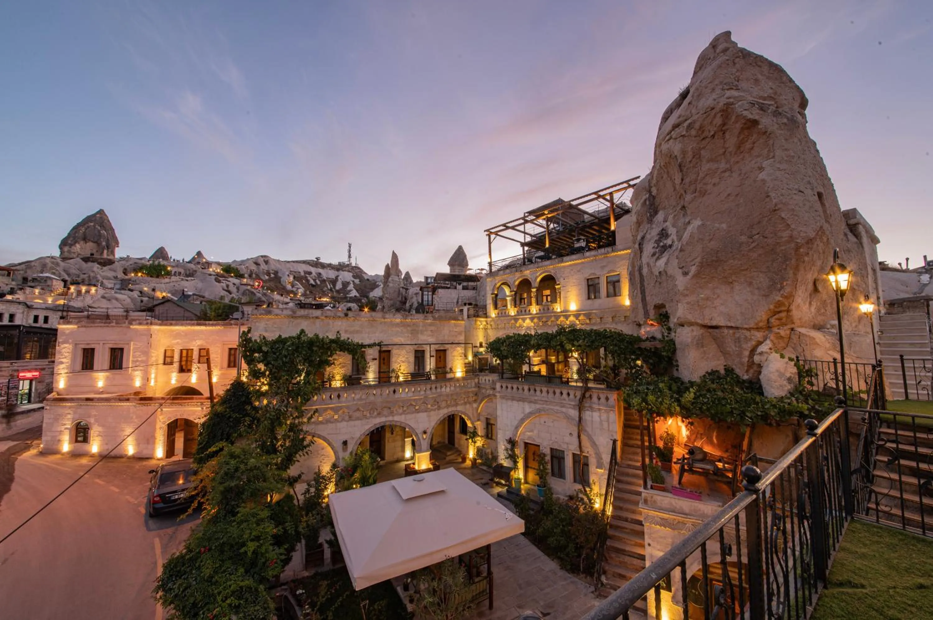 Property building in Roma Cave Suite