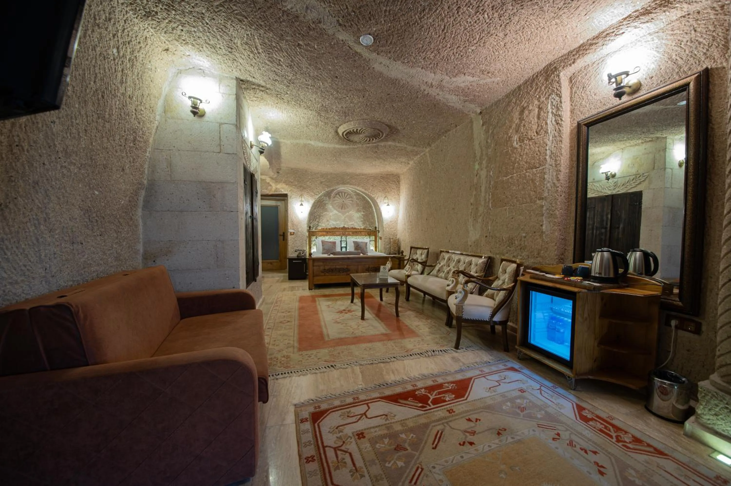 Massage in Roma Cave Suite
