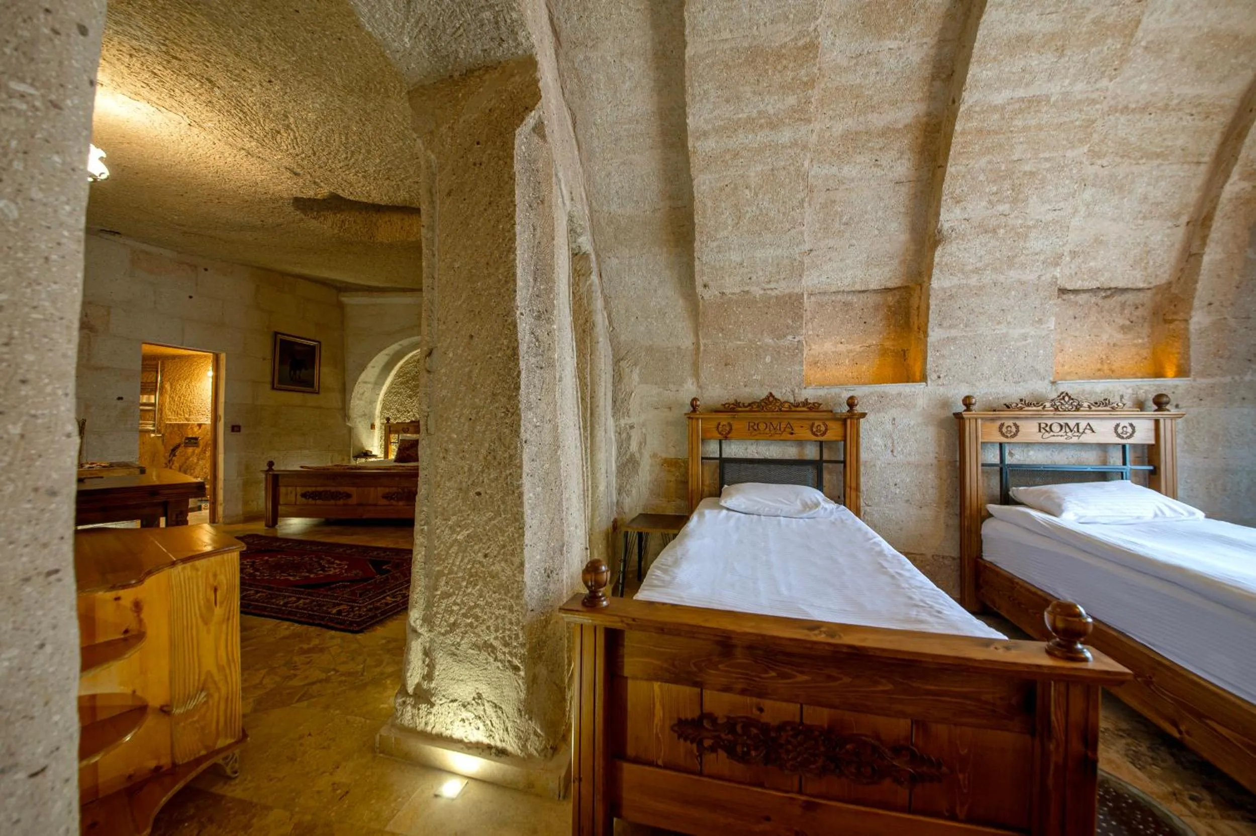 Massage, Bed in Roma Cave Suite