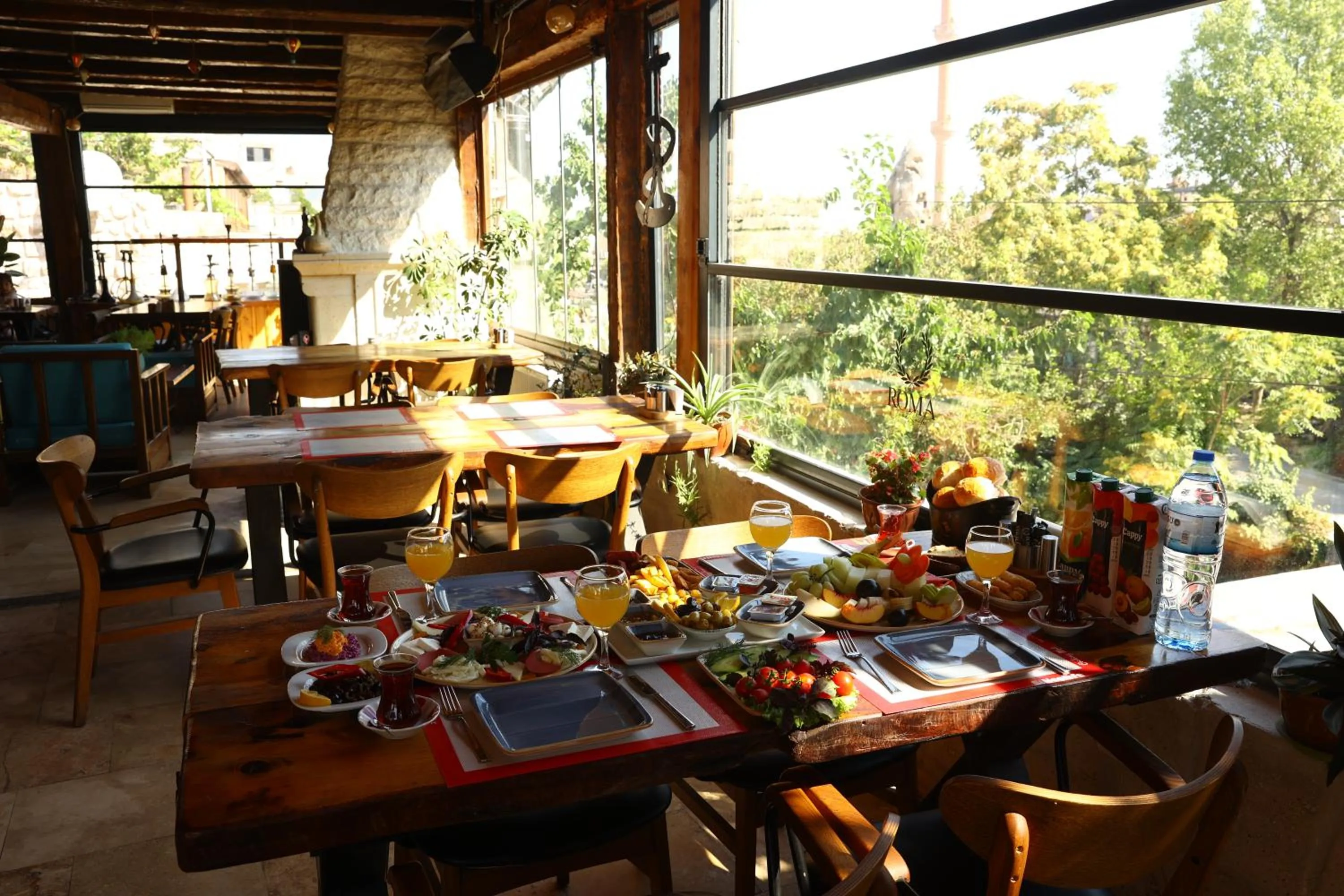 Restaurant/places to eat in Roma Cave Suite