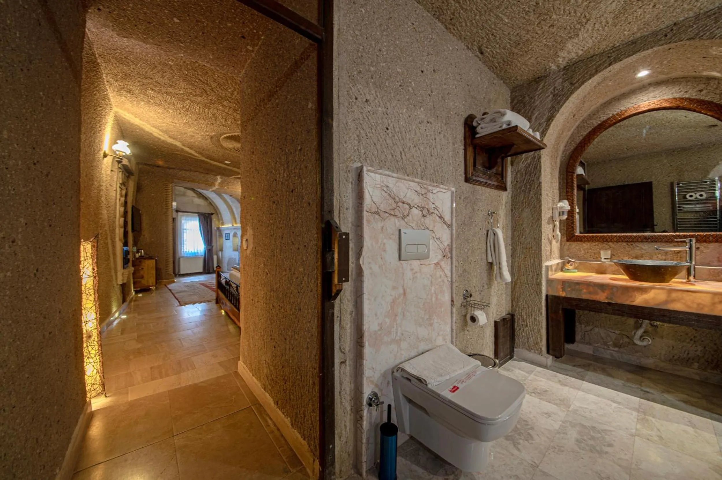Massage in Roma Cave Suite