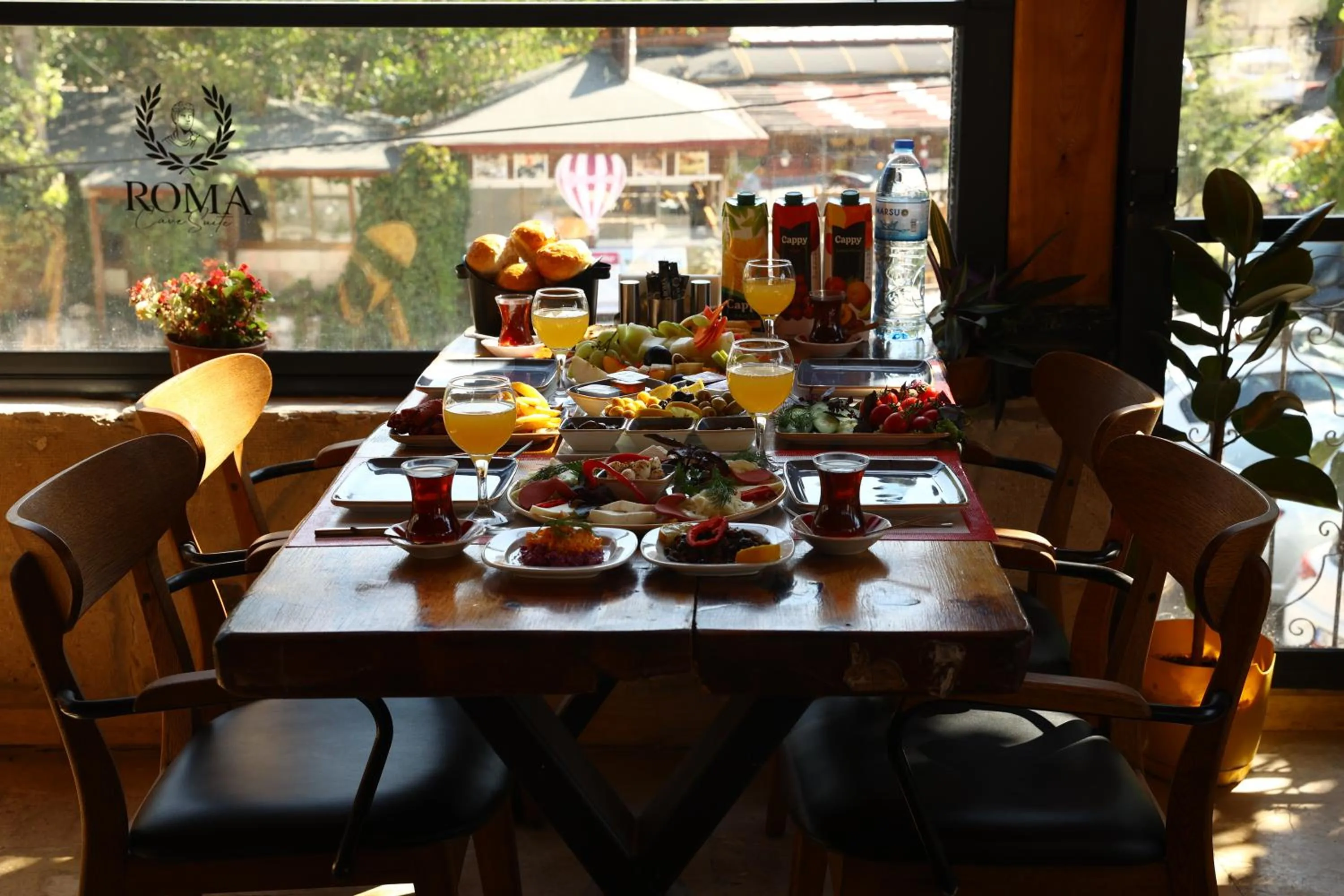 Restaurant/places to eat in Roma Cave Suite