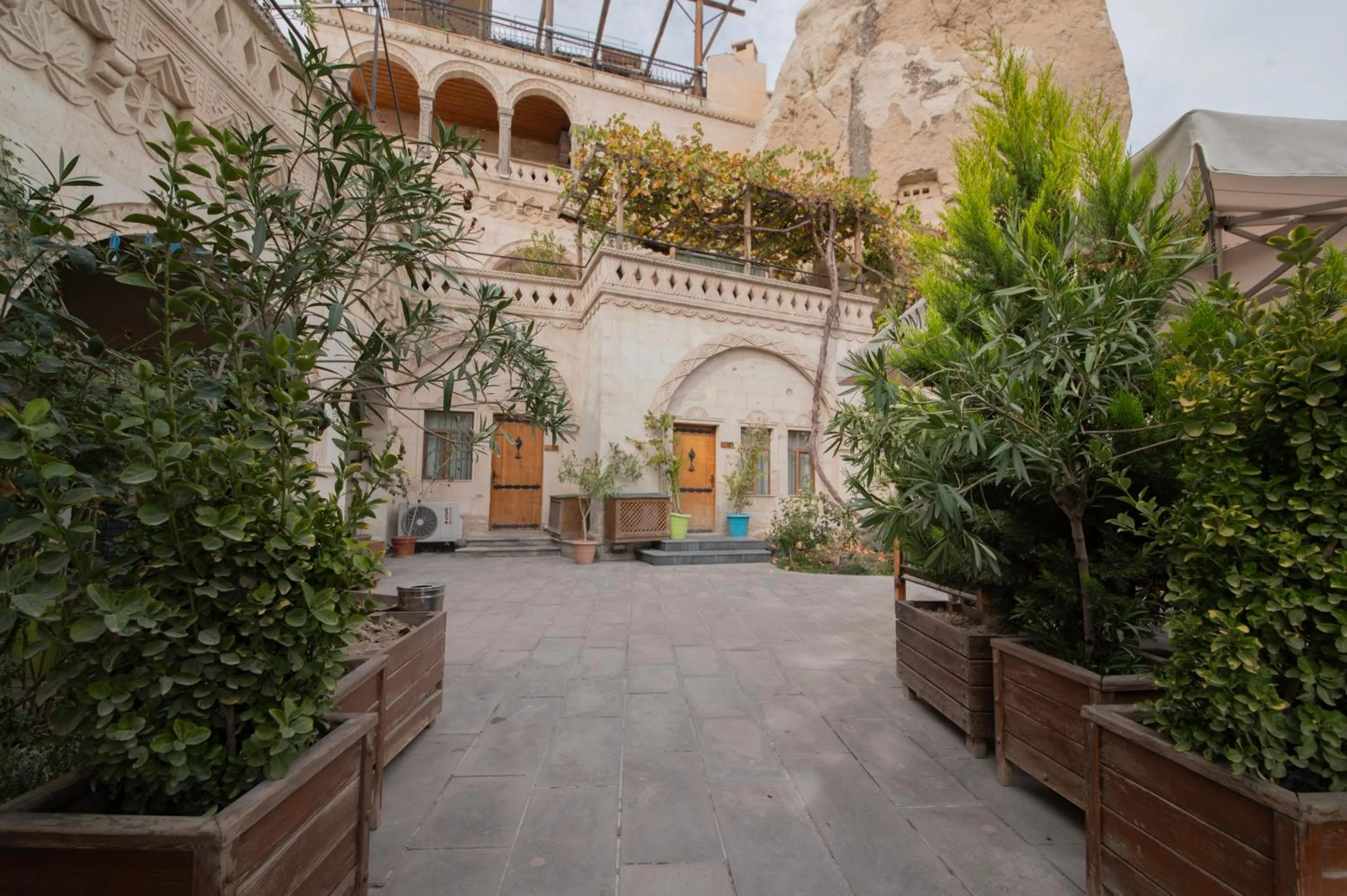 Garden in Roma Cave Suite