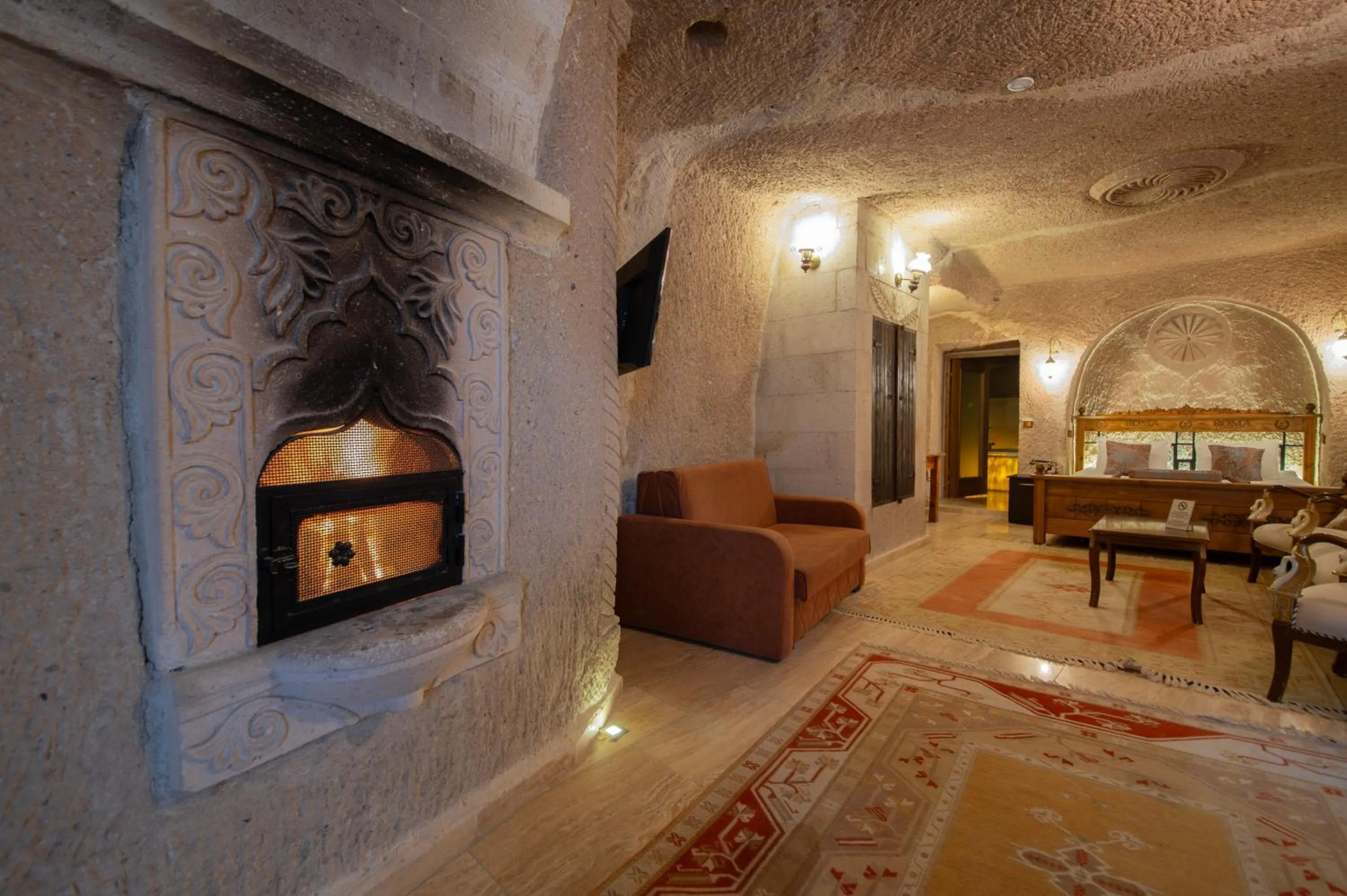 Massage in Roma Cave Suite