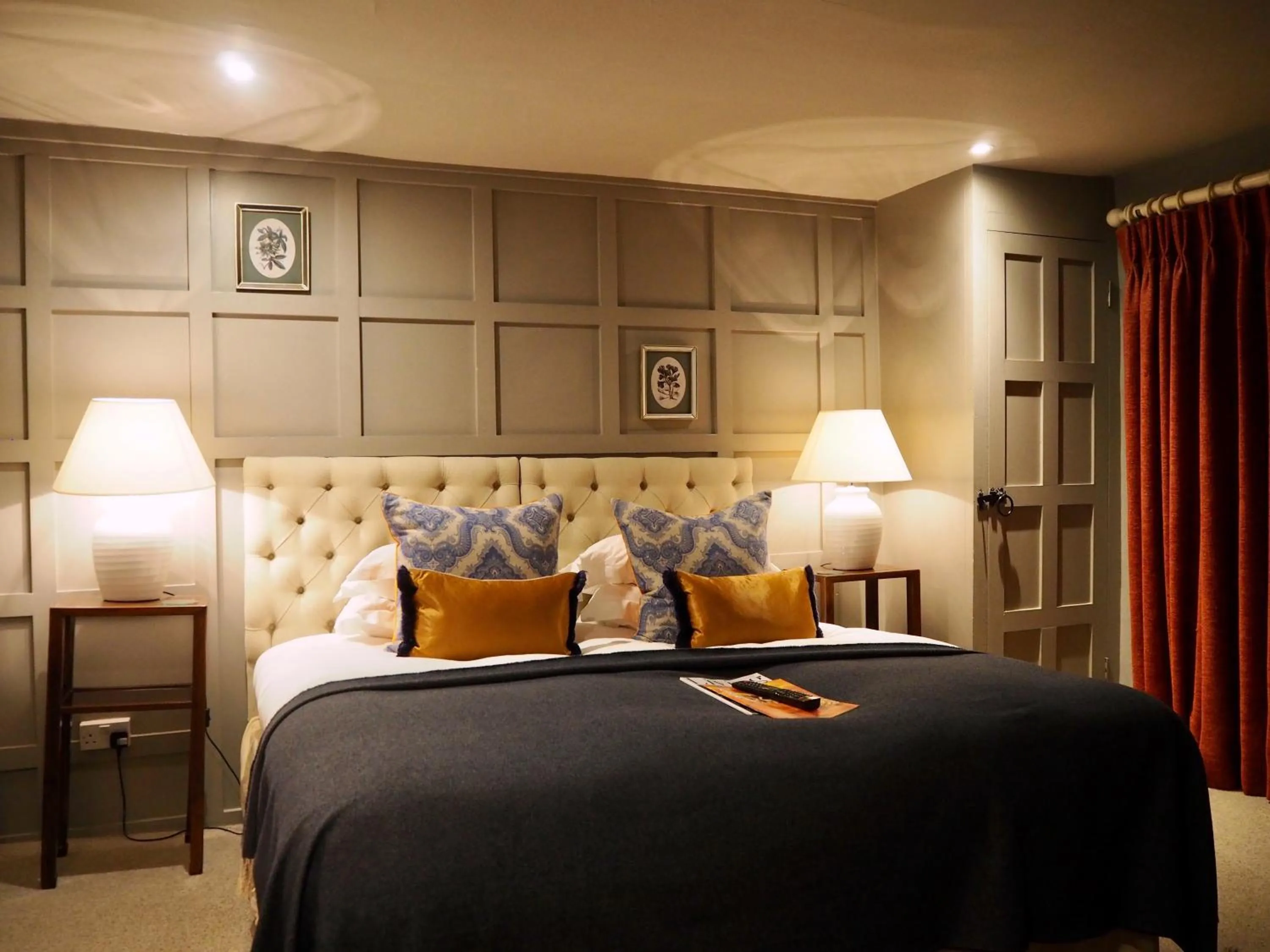 Bed in The Greyhound on the Test Hotel