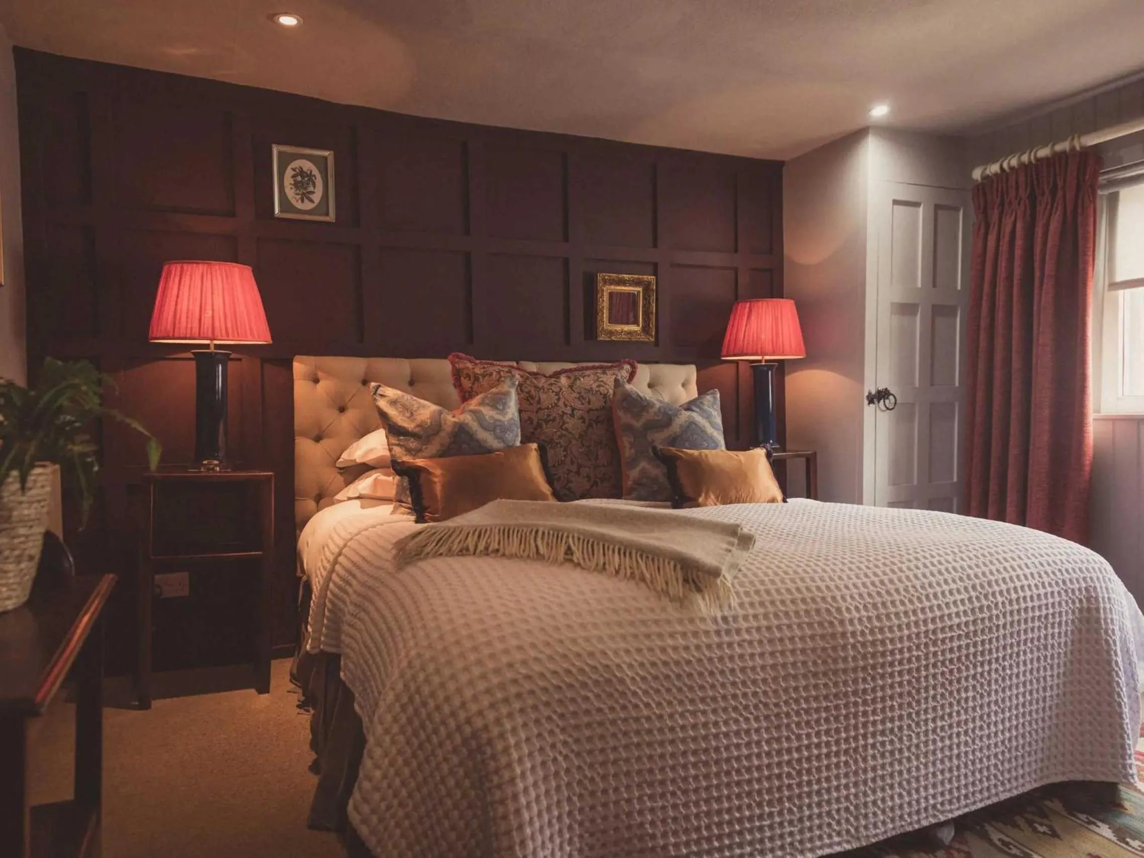 Bed in The Greyhound on the Test Hotel