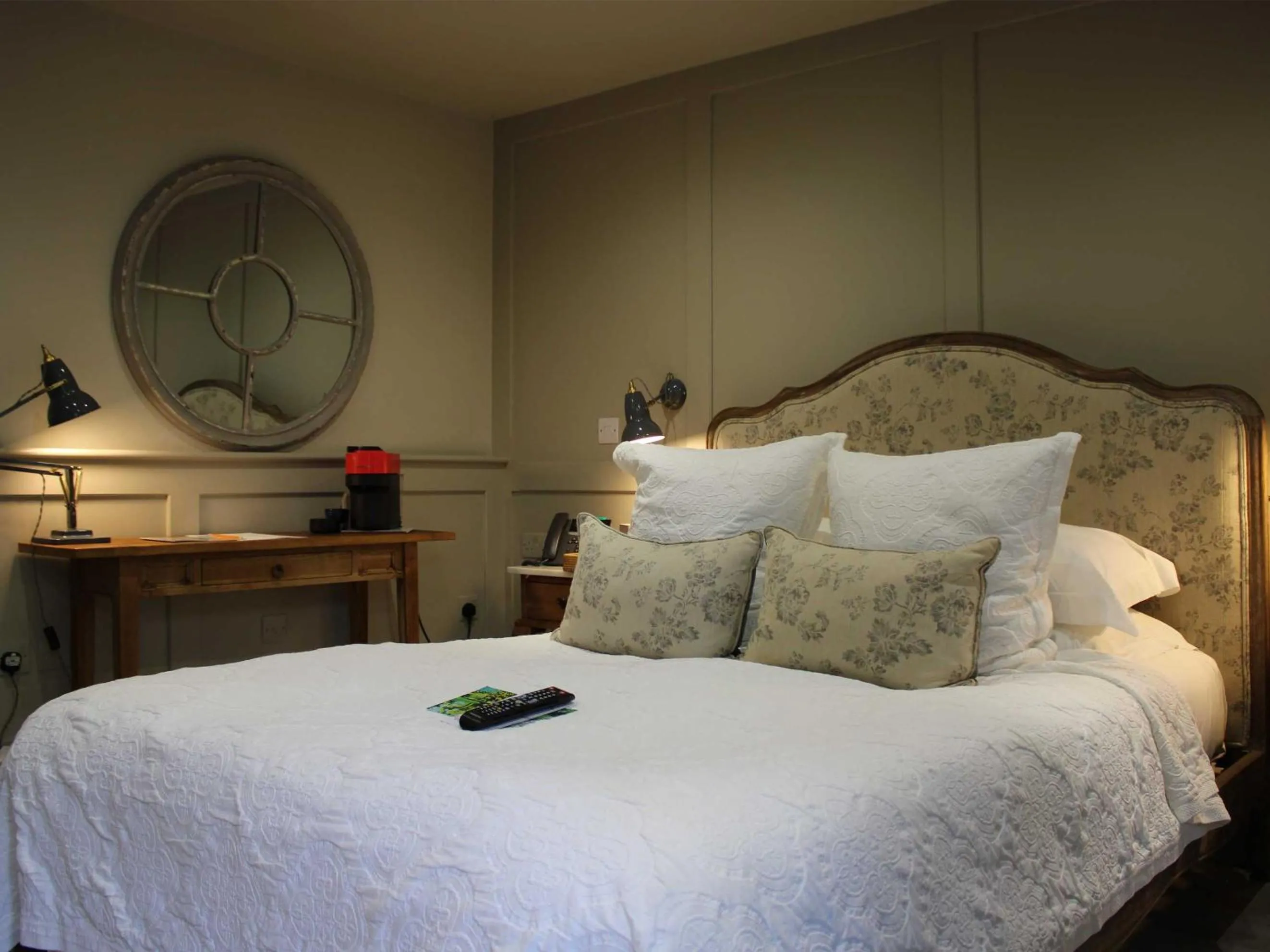Bed in The Greyhound on the Test Hotel
