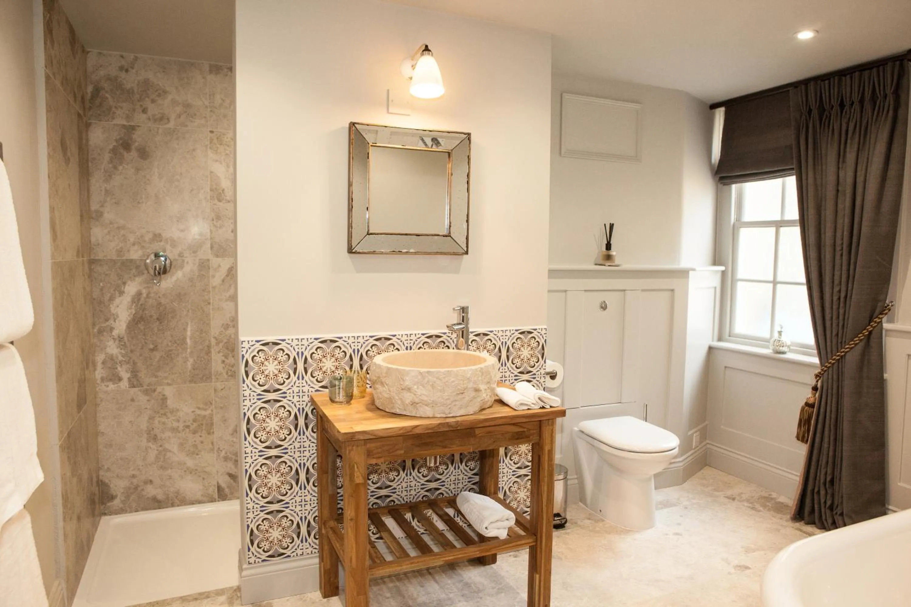 The Greyhound on the Test Hotel