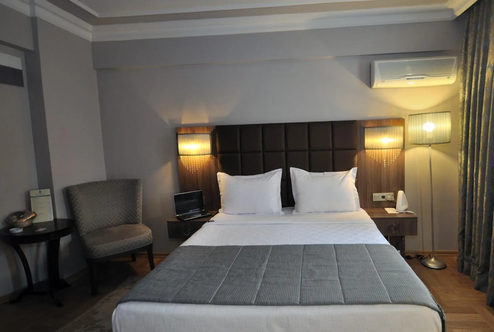 Communal lounge/ TV room, Bed in Grand Atakum Hotel