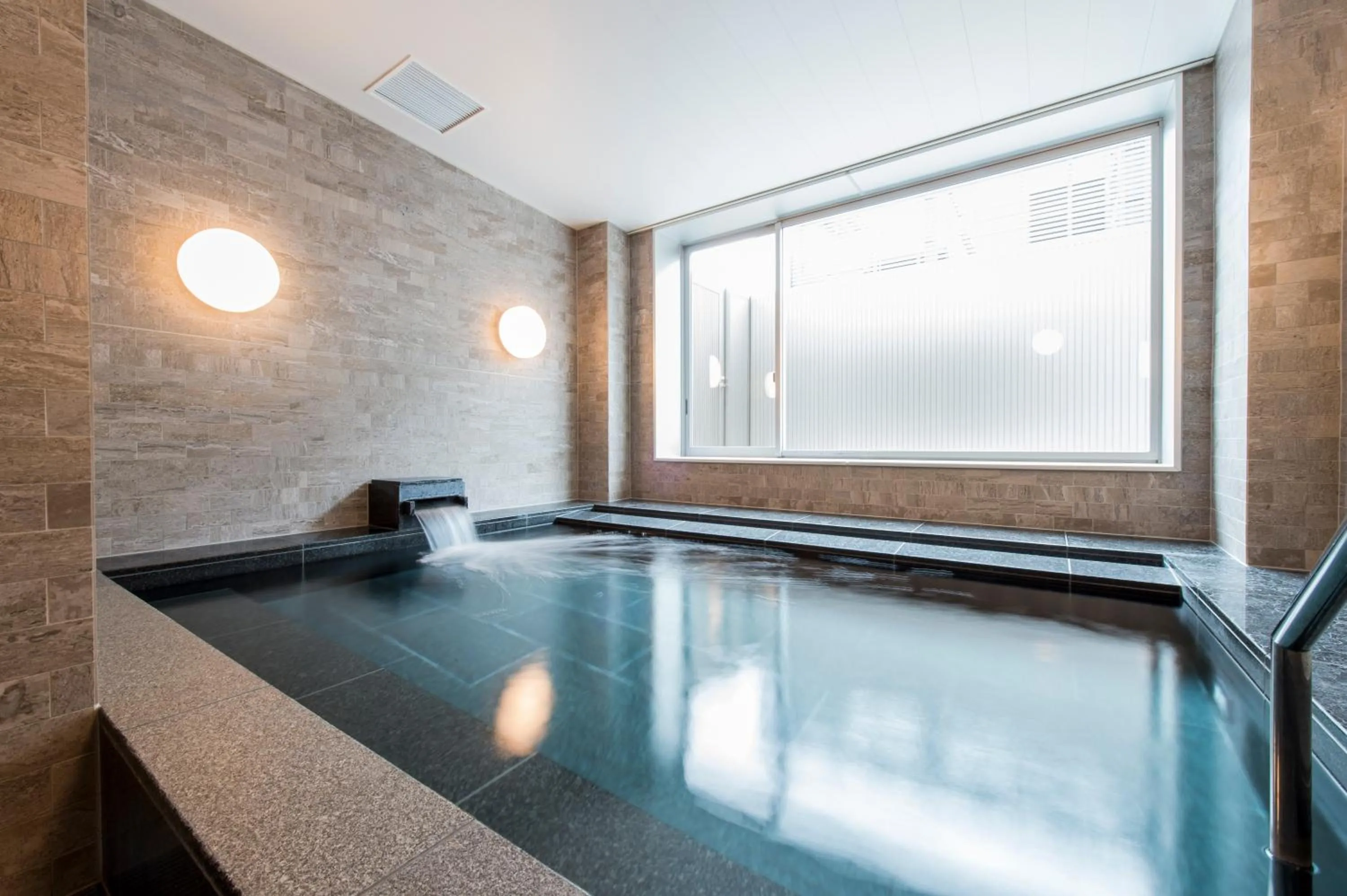 Public Bath in Hotel Ole