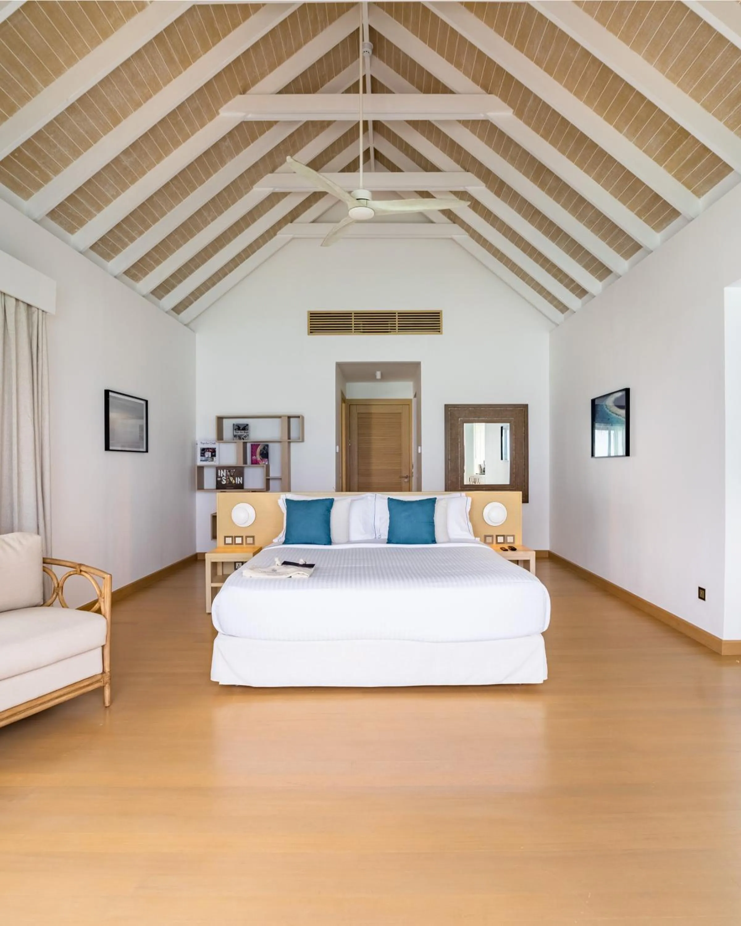 Photo of the whole room, Bed in Baglioni Resort Maldives - Luxury All Inclusive